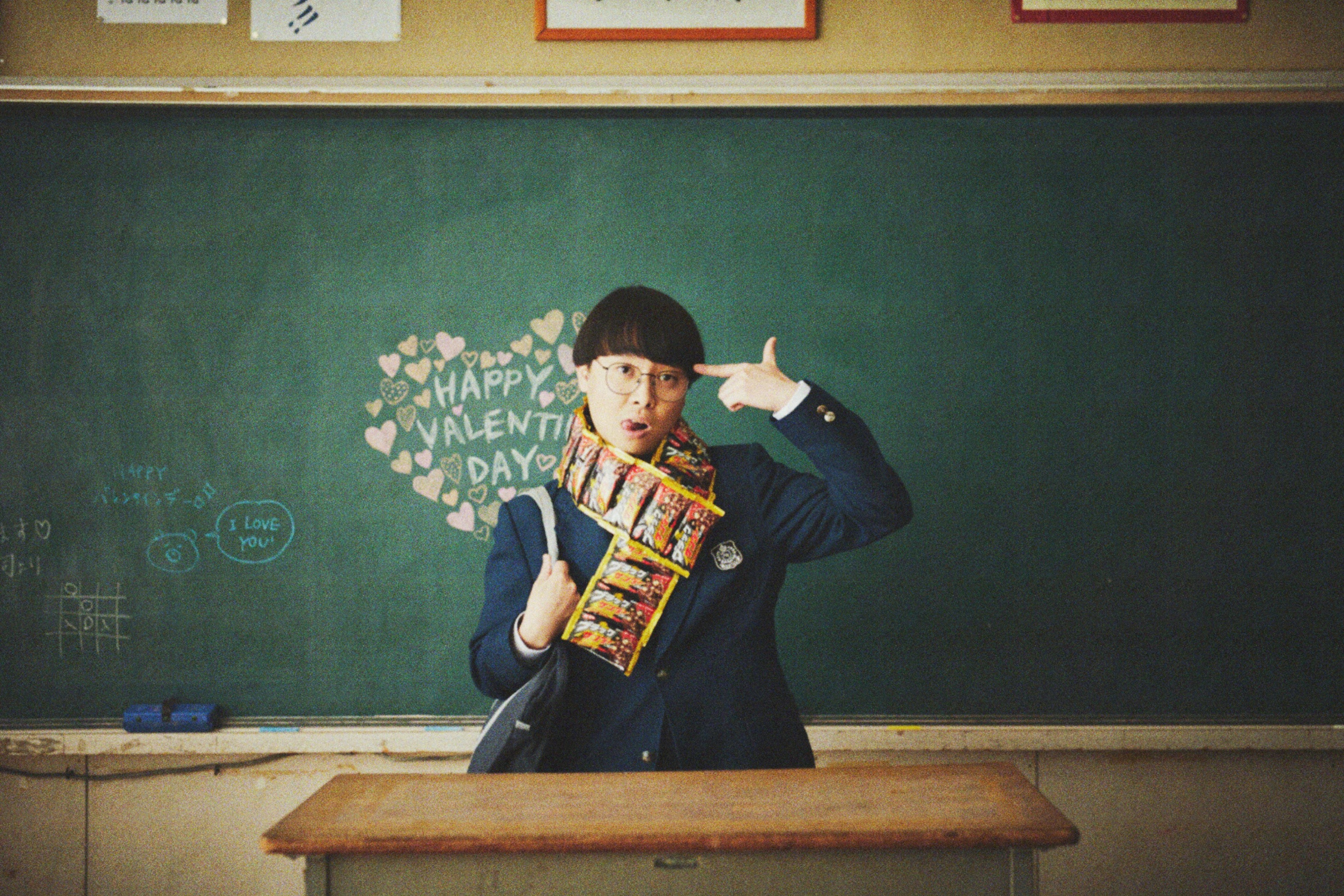 ブラックサンダーで暖まろう　ブラックサンダーマフラー　価格　11,000円（税込）