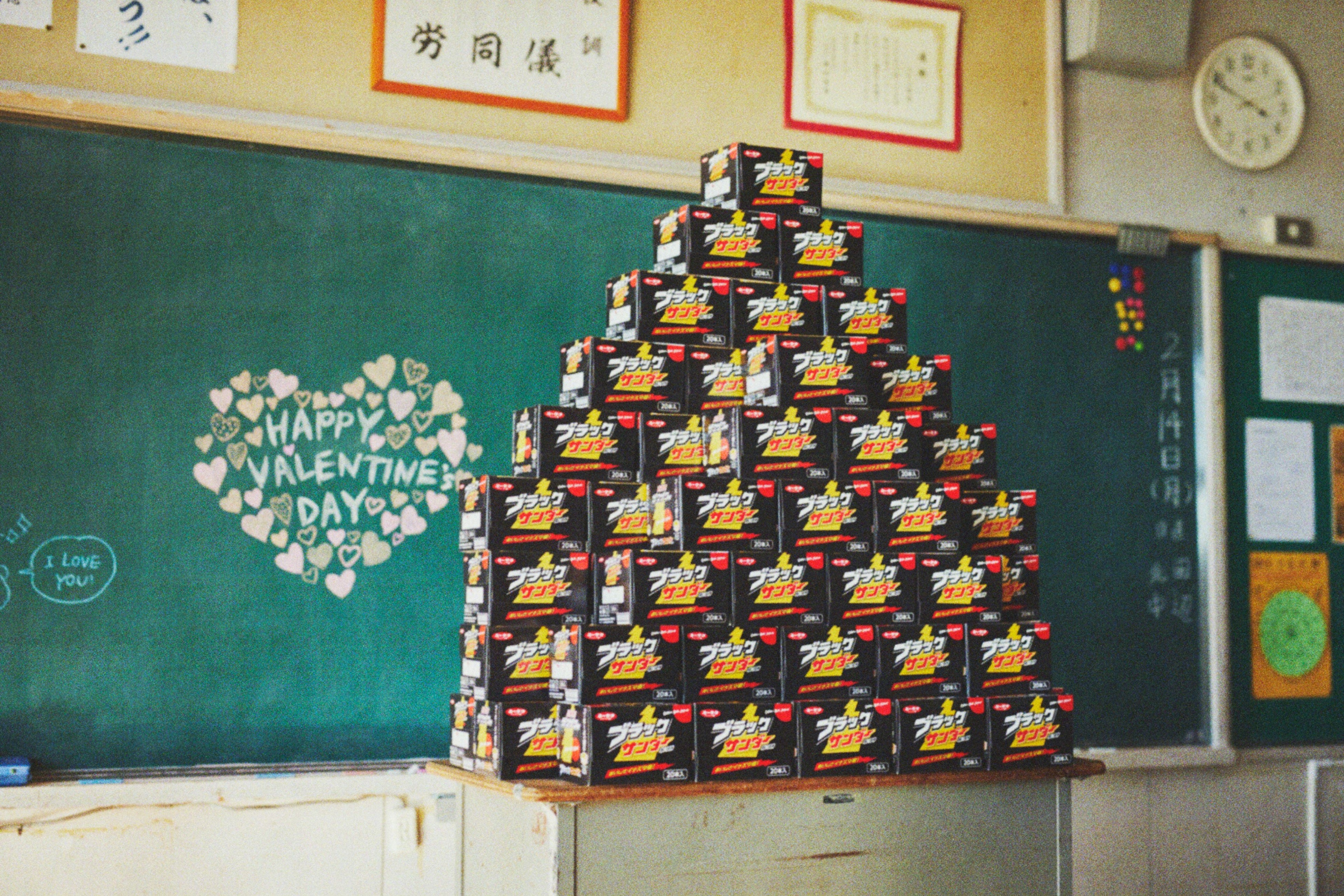 数で戦ってもいい　大量ブラックサンダーBOX　価格　10,800円（税込）