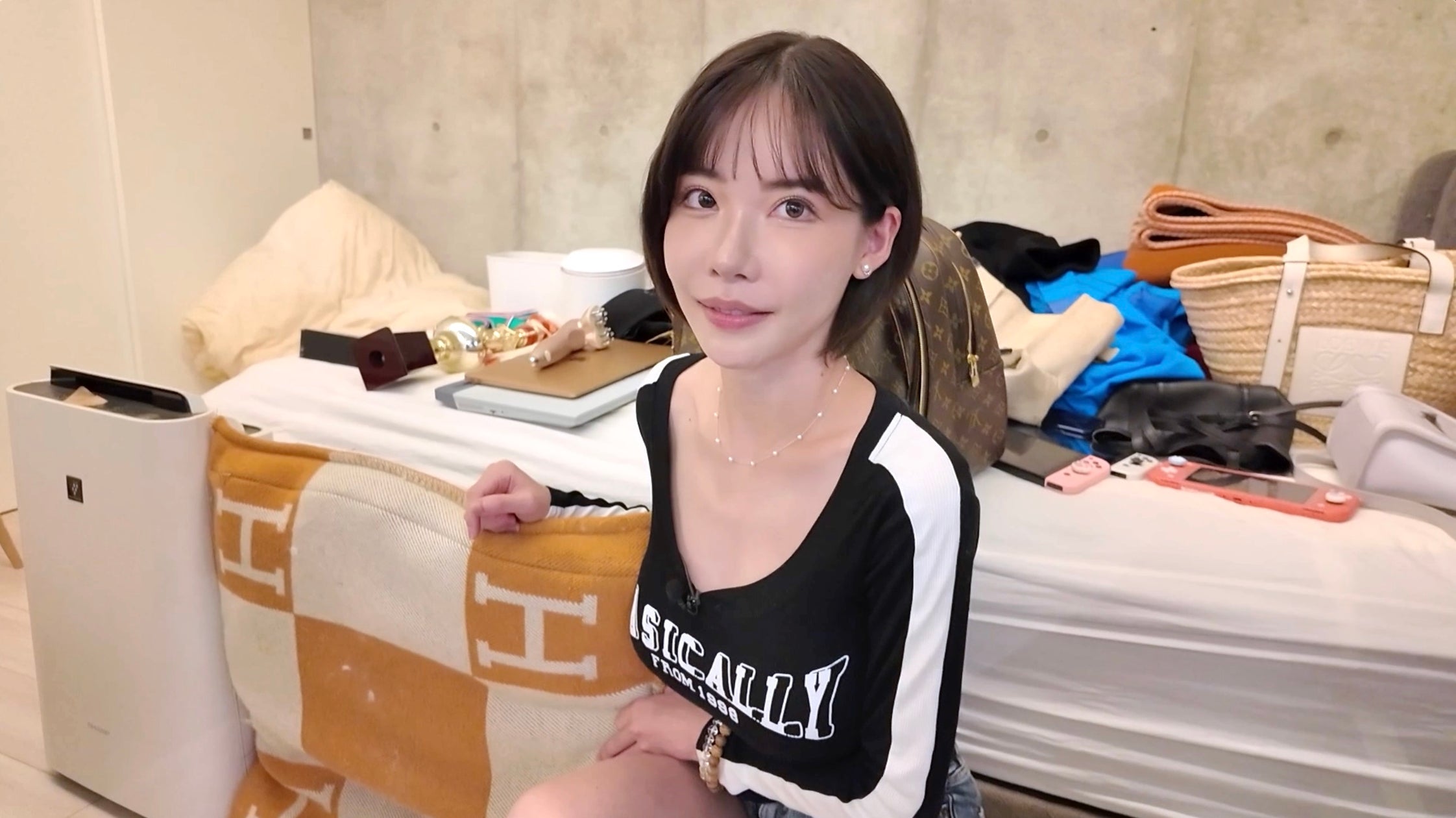 “SNS総フォロワー数1400万人”元セクシー女優・深田えいみの自宅公開!セクシー女優になったきっかけは"高校時代のトラウマ”「早くお金稼ぎたくて」一番稼いでいた当時の貯金額も告白「20歳ぐらいの時」