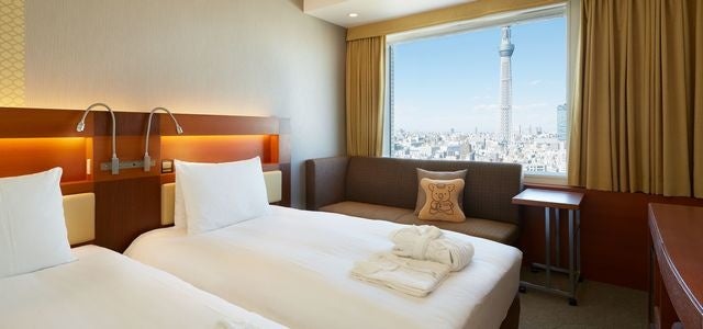 大きな窓からの眺望もばっちり　▲タワービューツイン