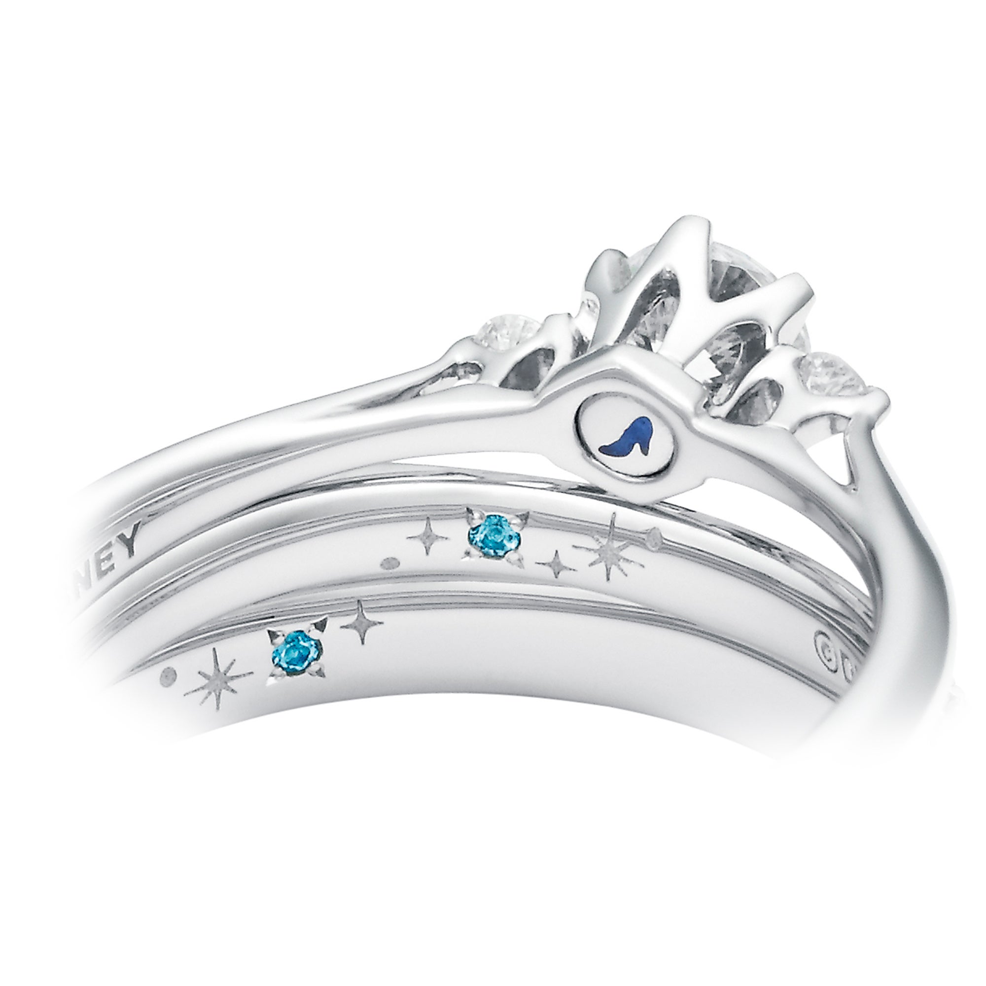 3本重ねるとガラスの靴と魔法の煌めきが内側で繋がります。