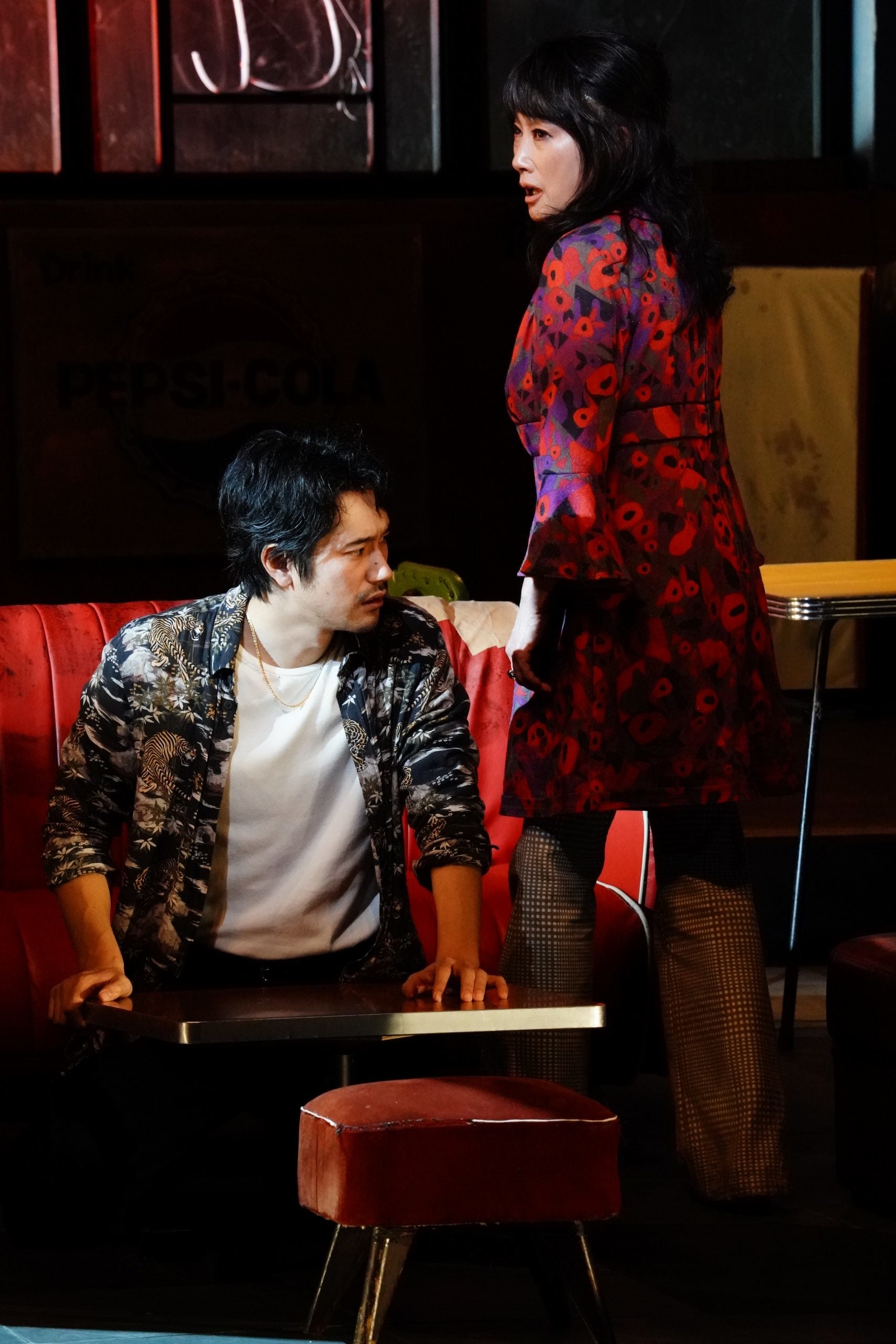 舞台「hana -1970、コザが燃えた日-」 写真提供：ホリプロ