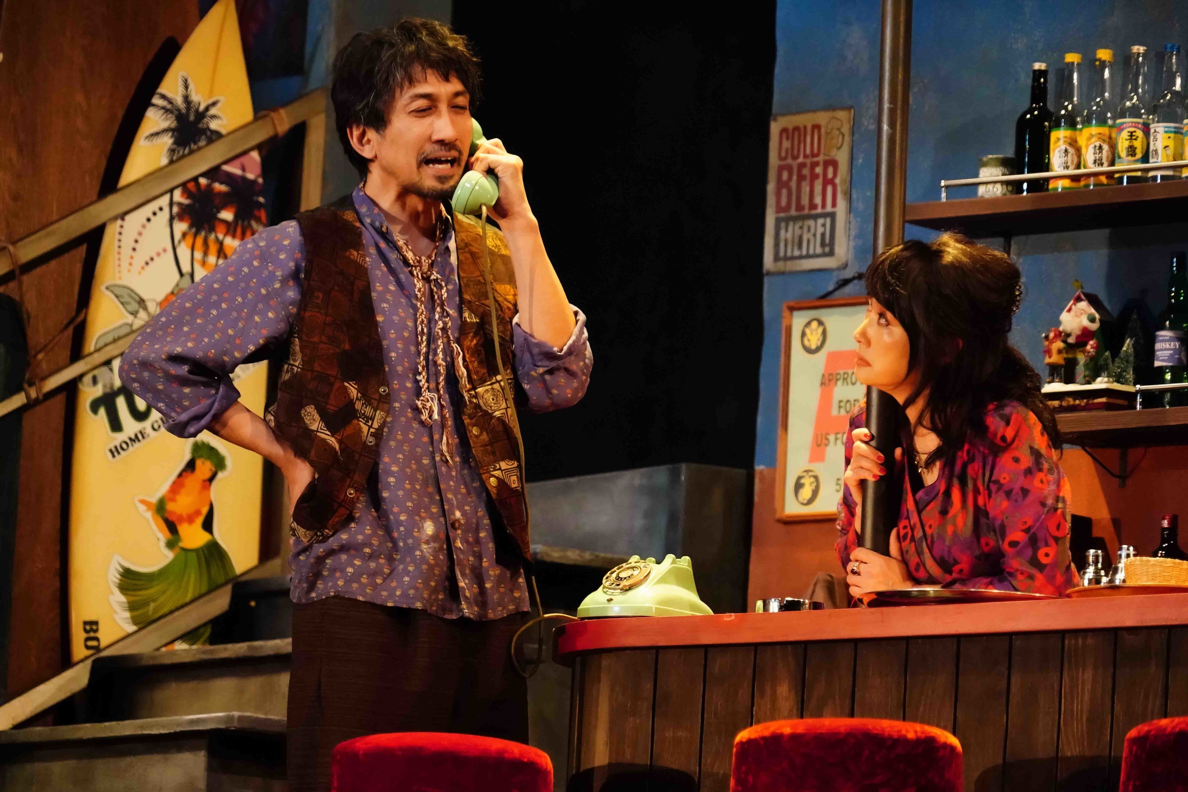 舞台「hana -1970、コザが燃えた日-」 写真提供：ホリプロ