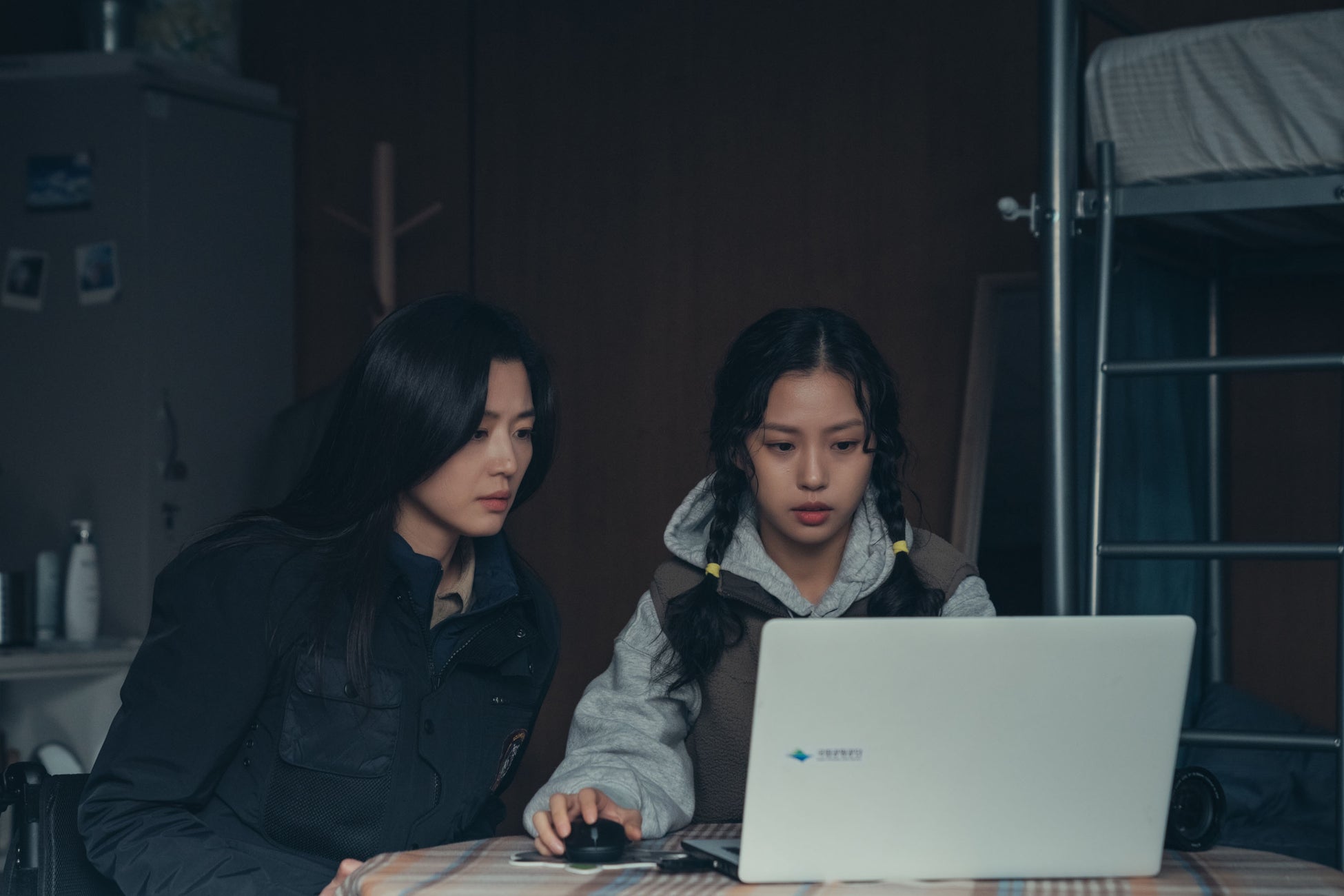 「智異山<チリサン>~君へのシグナル~」© ASTORY CO., LTD. & IQIYI INTERNATIONAL SINGAPORE PTE. LTD. All rights reserved.