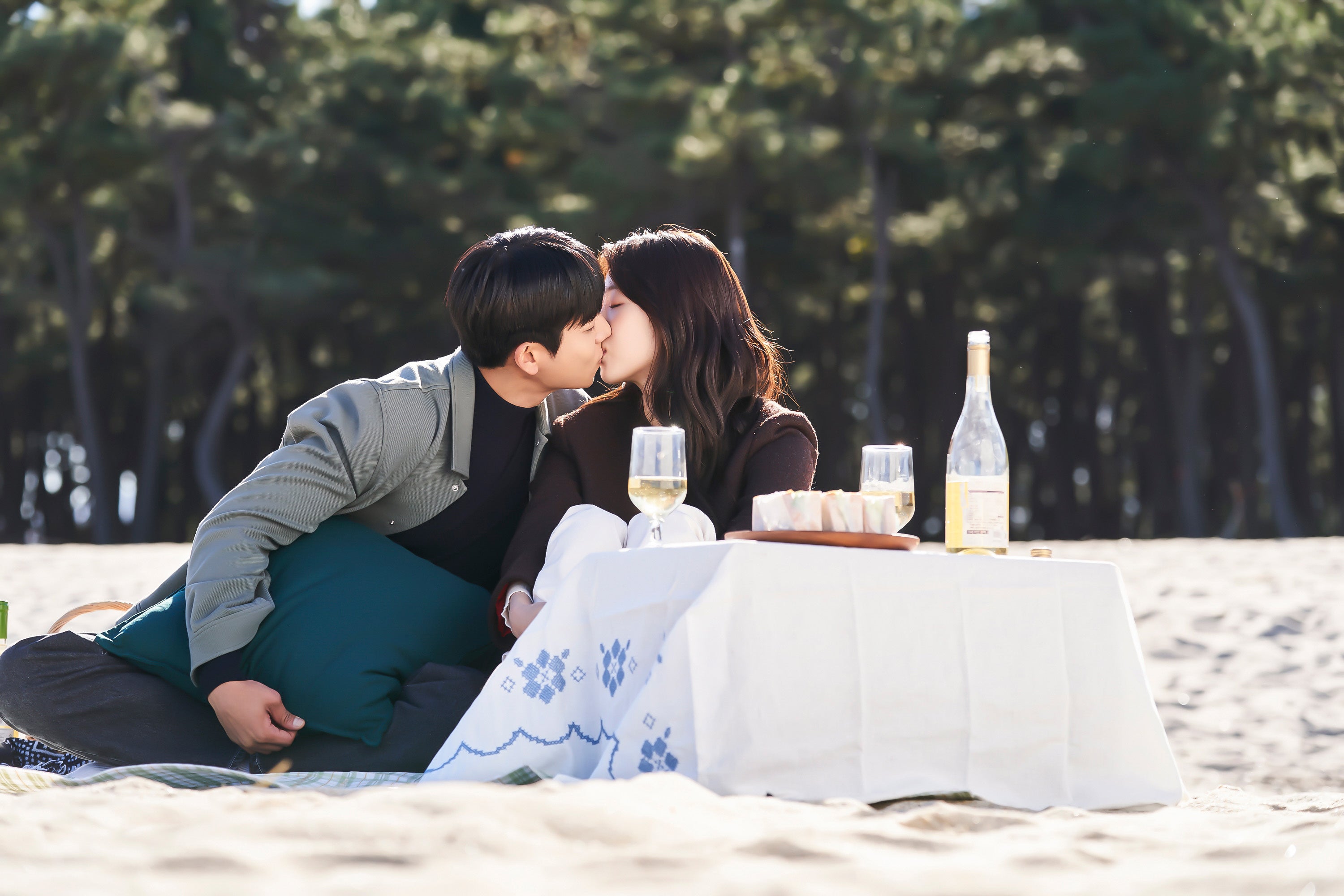 「社長をスマホから救い出せ！～恋の力でロック解除～」Film©2022 KT StudioGenie Co.,Ltd. All Rights Reserved