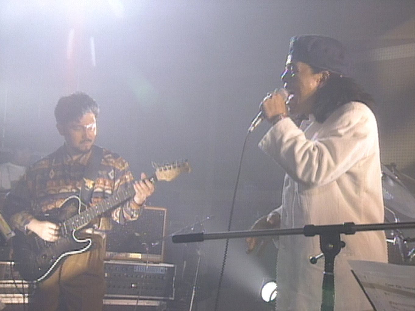 左：渡辺香津美　右：もんたよしのり　©カンテレ