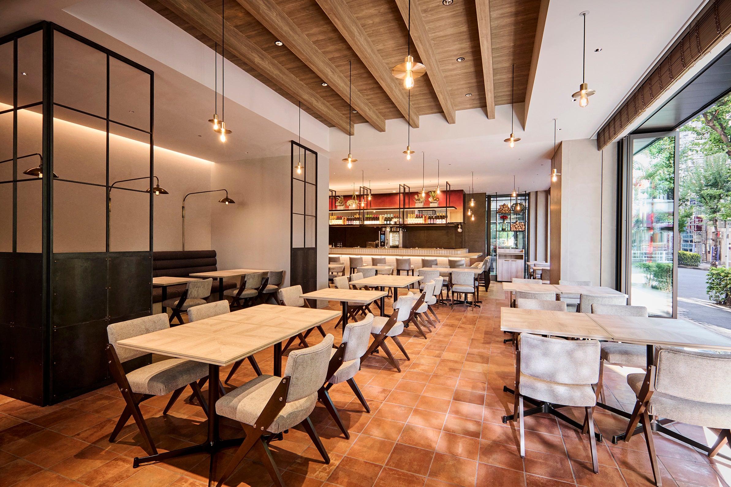 ▲「イル カルディナーレ 銀座コリドー店 クッチーナ イタリアーナ」昼の店内