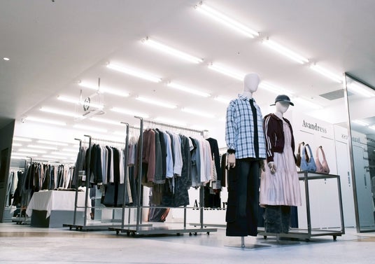 韓国アイドル多数着用!Y2Kブランド「AVANDRESS(アヴァンドレス)」日本初POP-UP開催中! 韓国アイドル多数着用!Y2Kブランド「AVANDRESS(アヴァンドレス)」日本初POP-UP開催中!