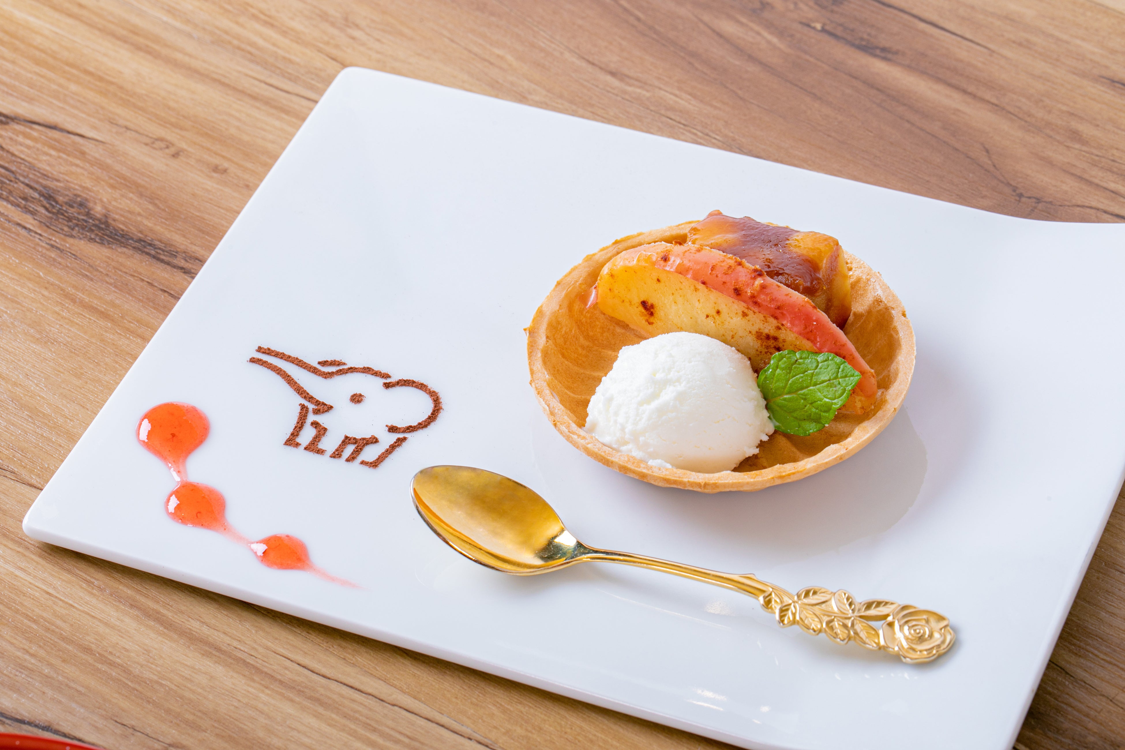 料理長考案の「ぞうさんデザート」 お米アイスのりんごタタン