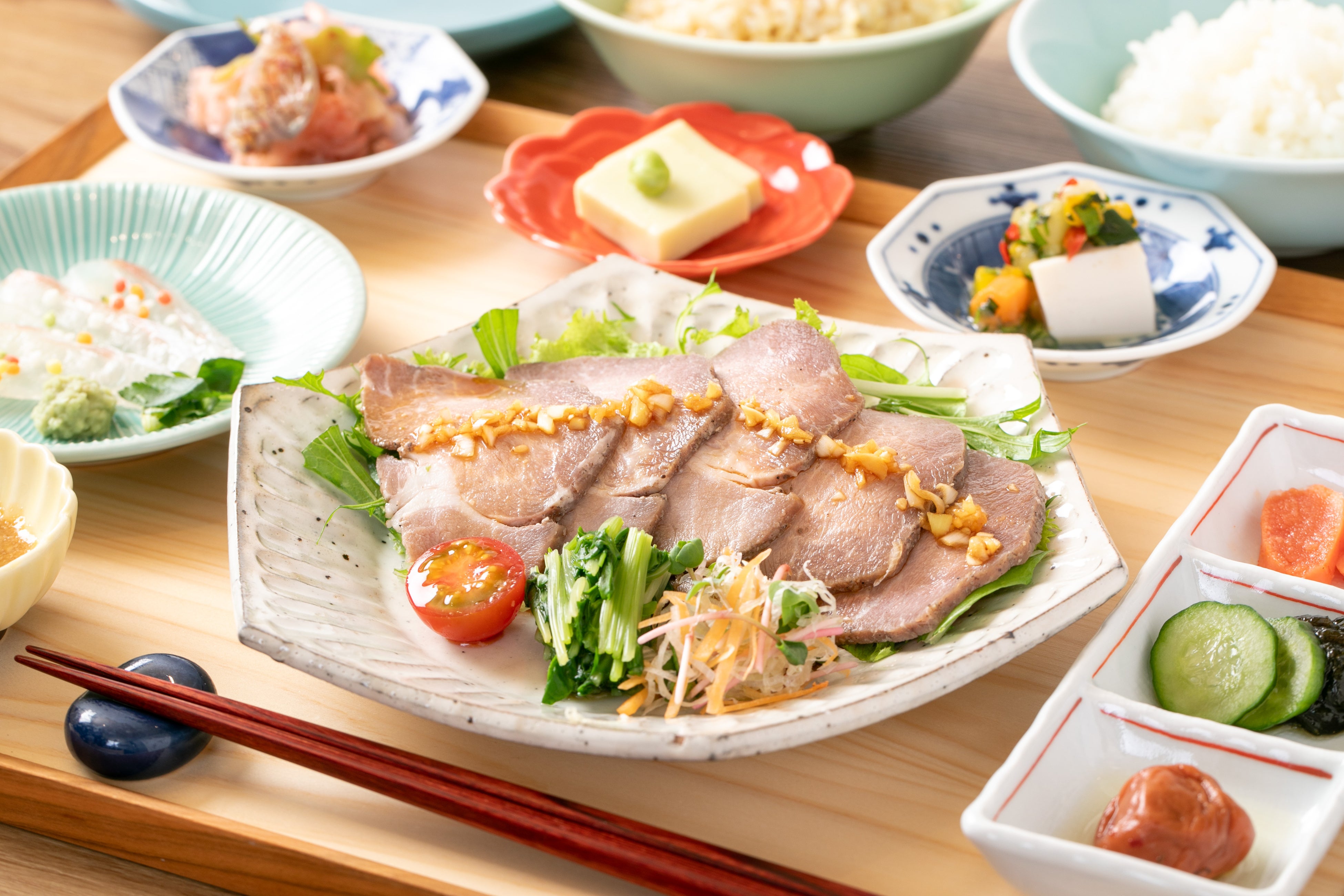 【旬】四元豚の山椒こうじ蒸し　香味ソースで