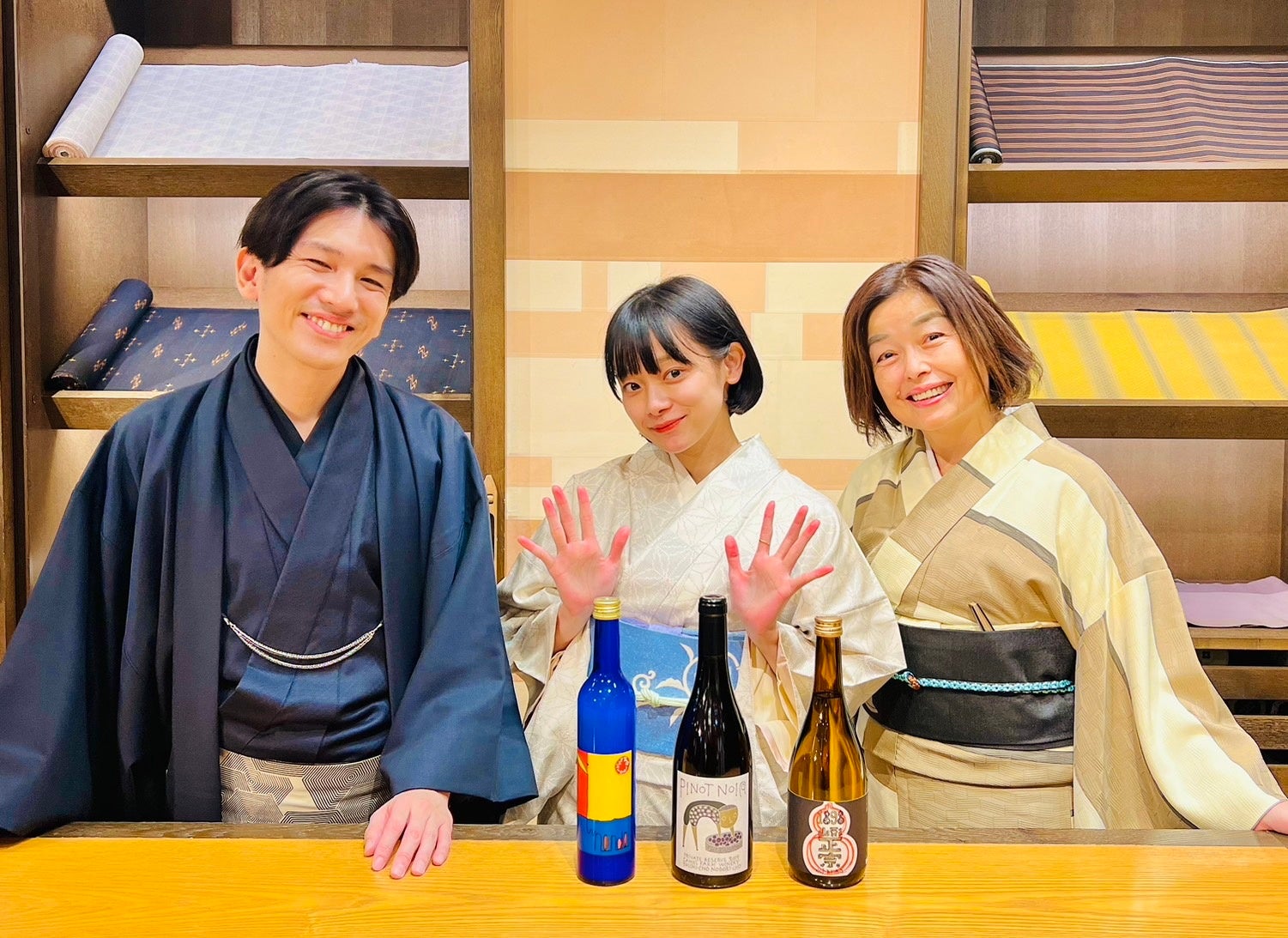 写真左：泉二啓太（銀座もとじ）、写真中央：荒井愛花（俳優）、写真右：小倉あづさ（IMADEYA）