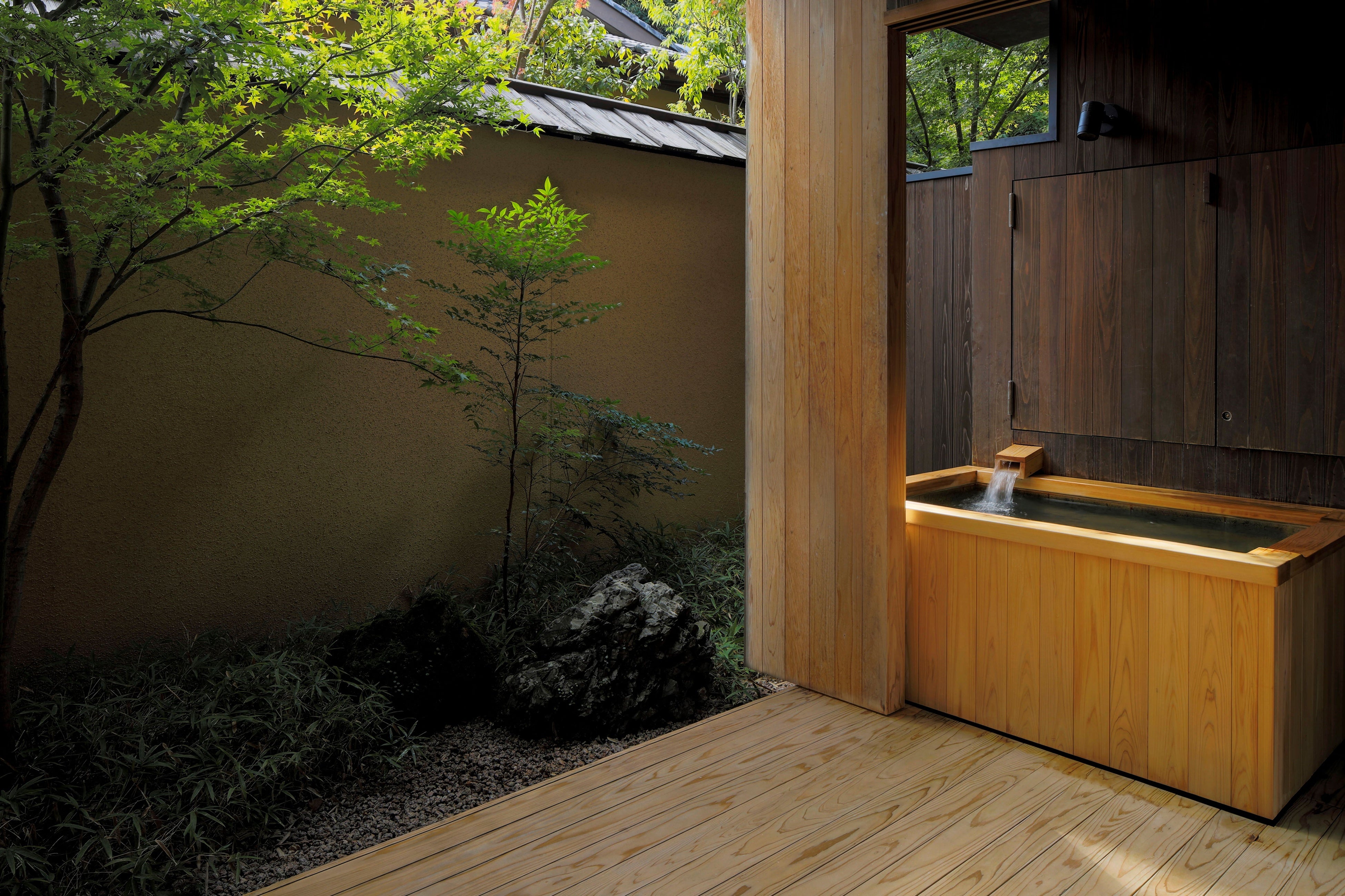 翠嵐 客室温泉露天風呂イメージ