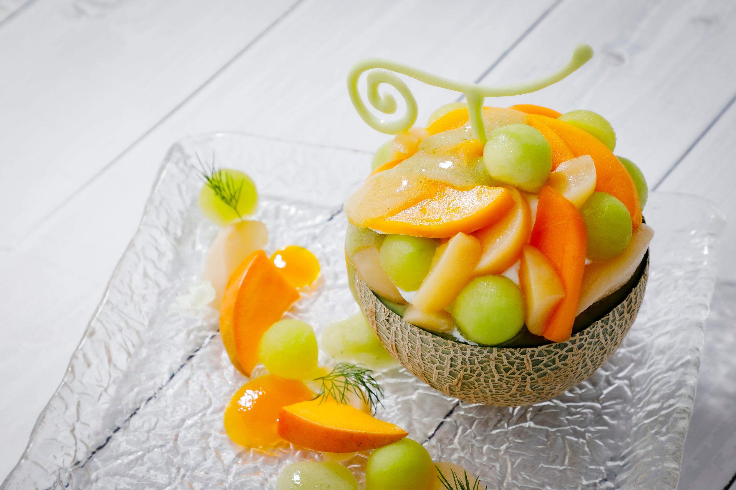 「メロン・マンゴー・白桃のフルーツパフェ」イメージ