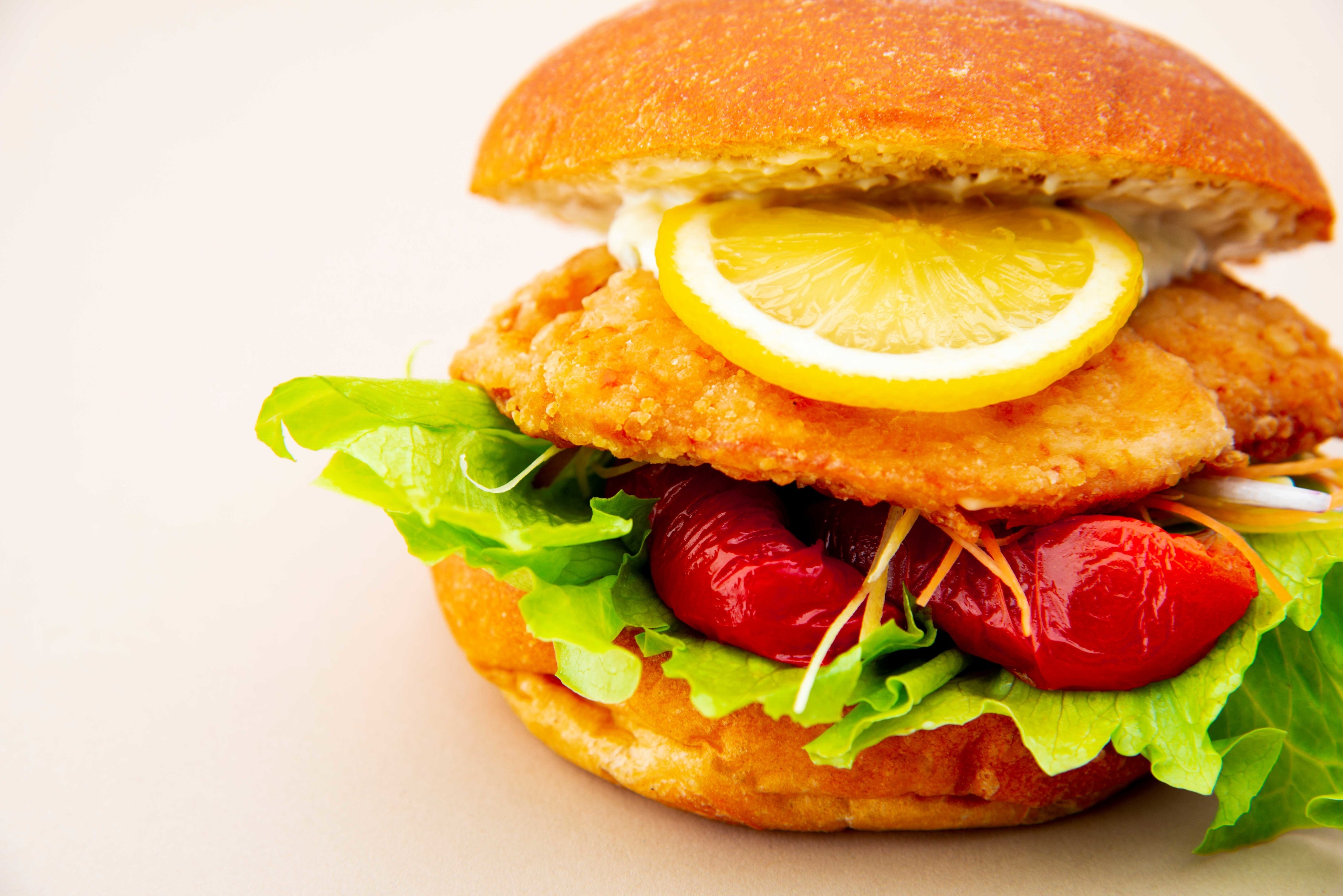 GGCo.「ヘルシーサンドシリーズ第3弾」低糖質チキン竜田バーガー