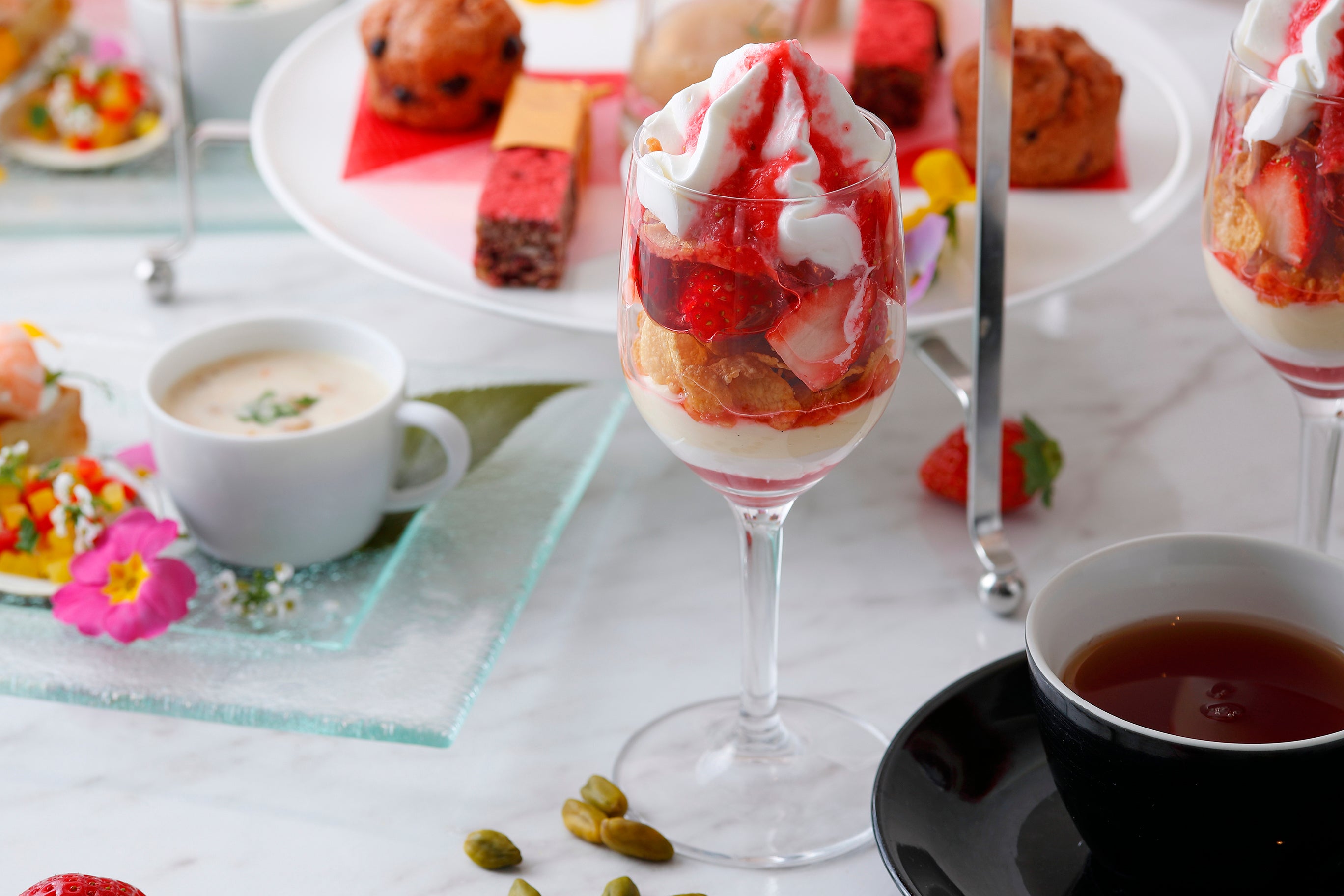 とちおとめパフェ　イメージ