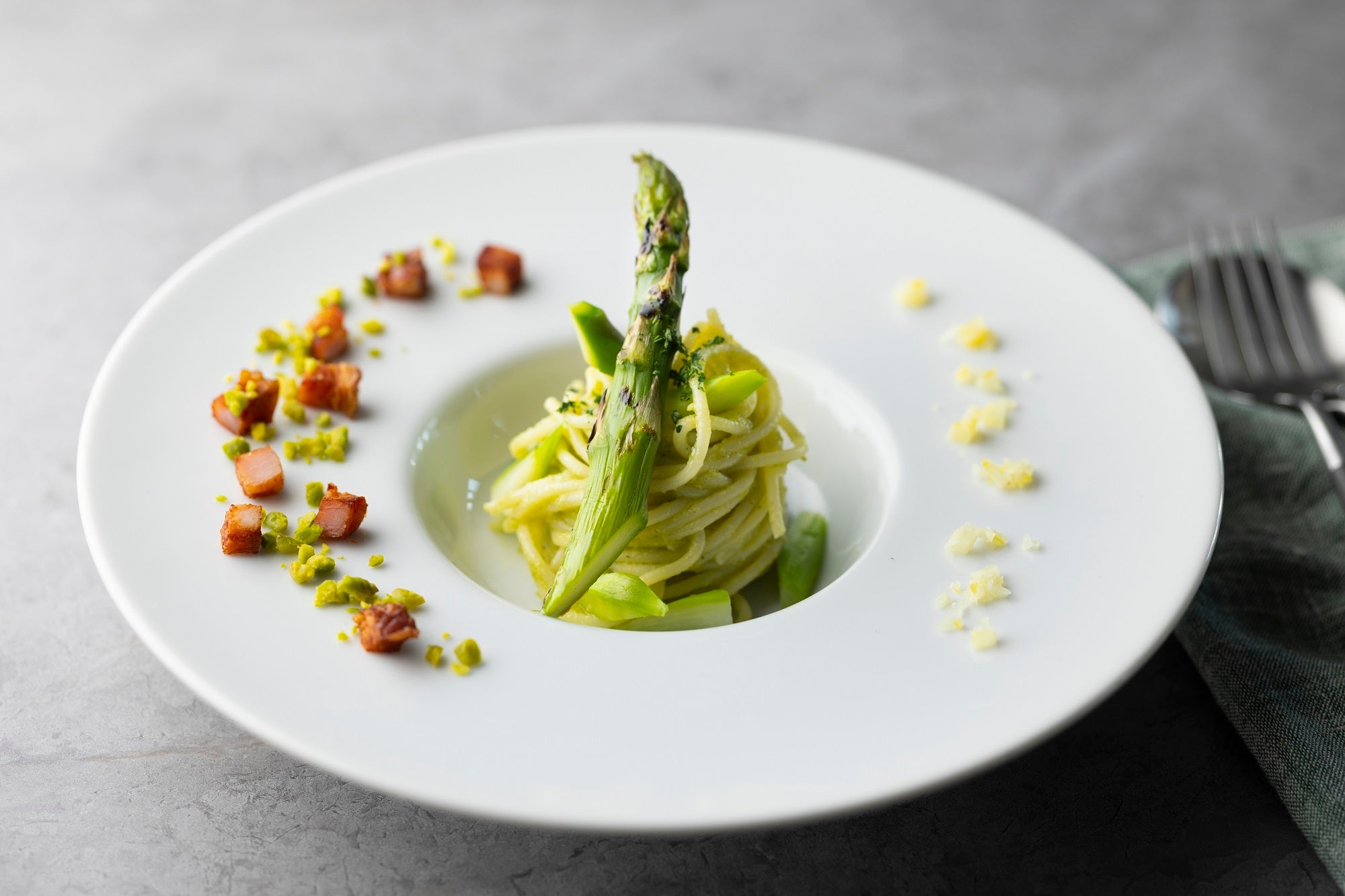 ビーンズパスタとアスパラガスのジェノベーゼ