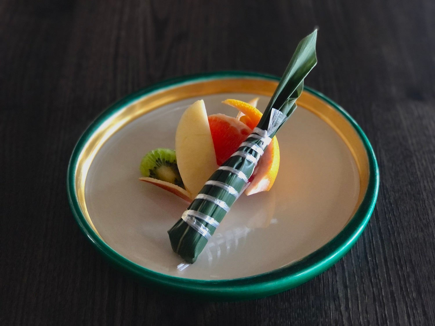 ちまき 季節のフルーツを添えて　イメージ