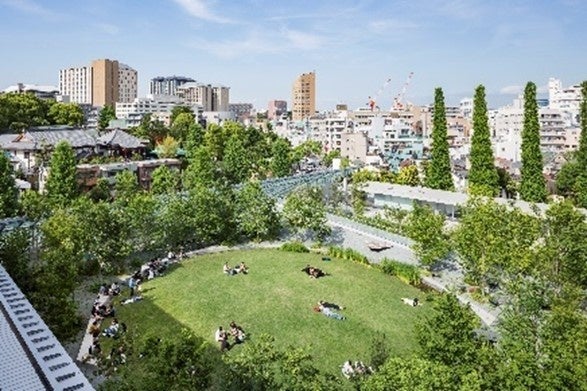 2階周辺地域の公園のようにも活用される「戸山の丘」