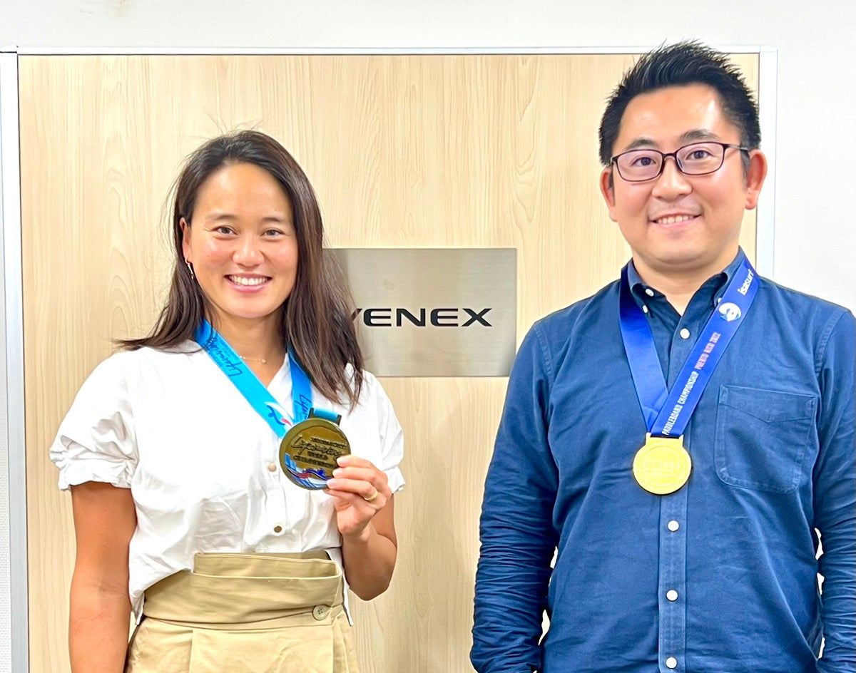 三井 結里花選手（写真左）、株式会社ベネクス代表取締役 中村 太一（写真右）