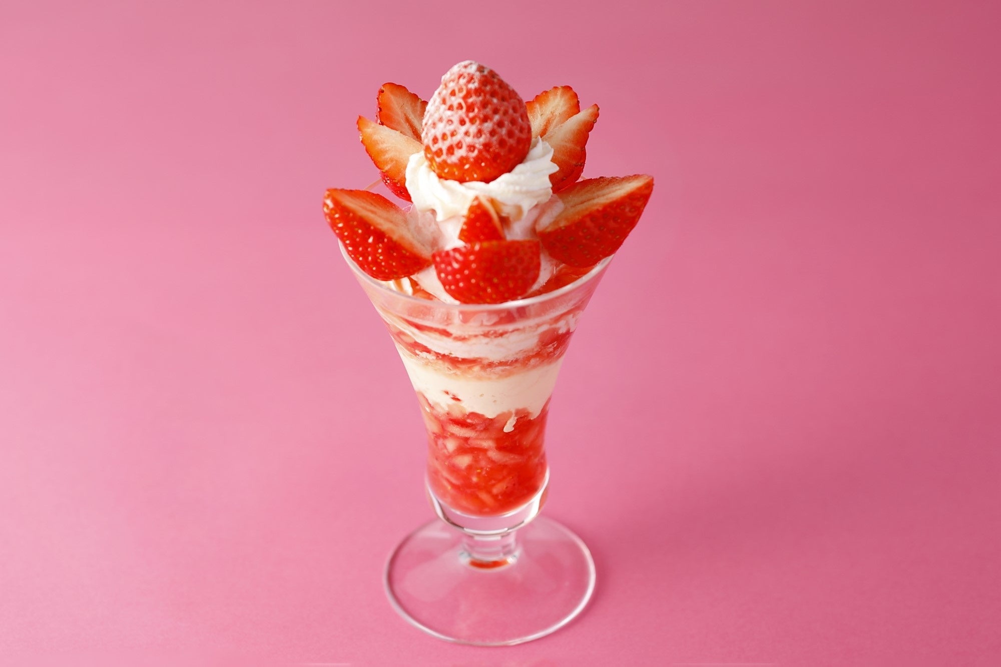 『香川県産苺“さぬきひめ”のパフェ』  1,925円