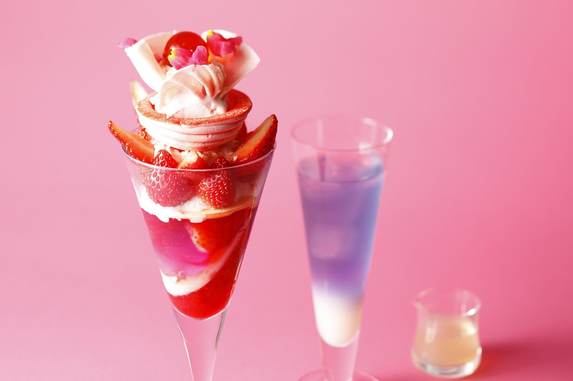 YURI♡QUN “プリンセスパフェ～あまおう苺のブーケ”　　1,980円 ＊オリジナルドリンク付