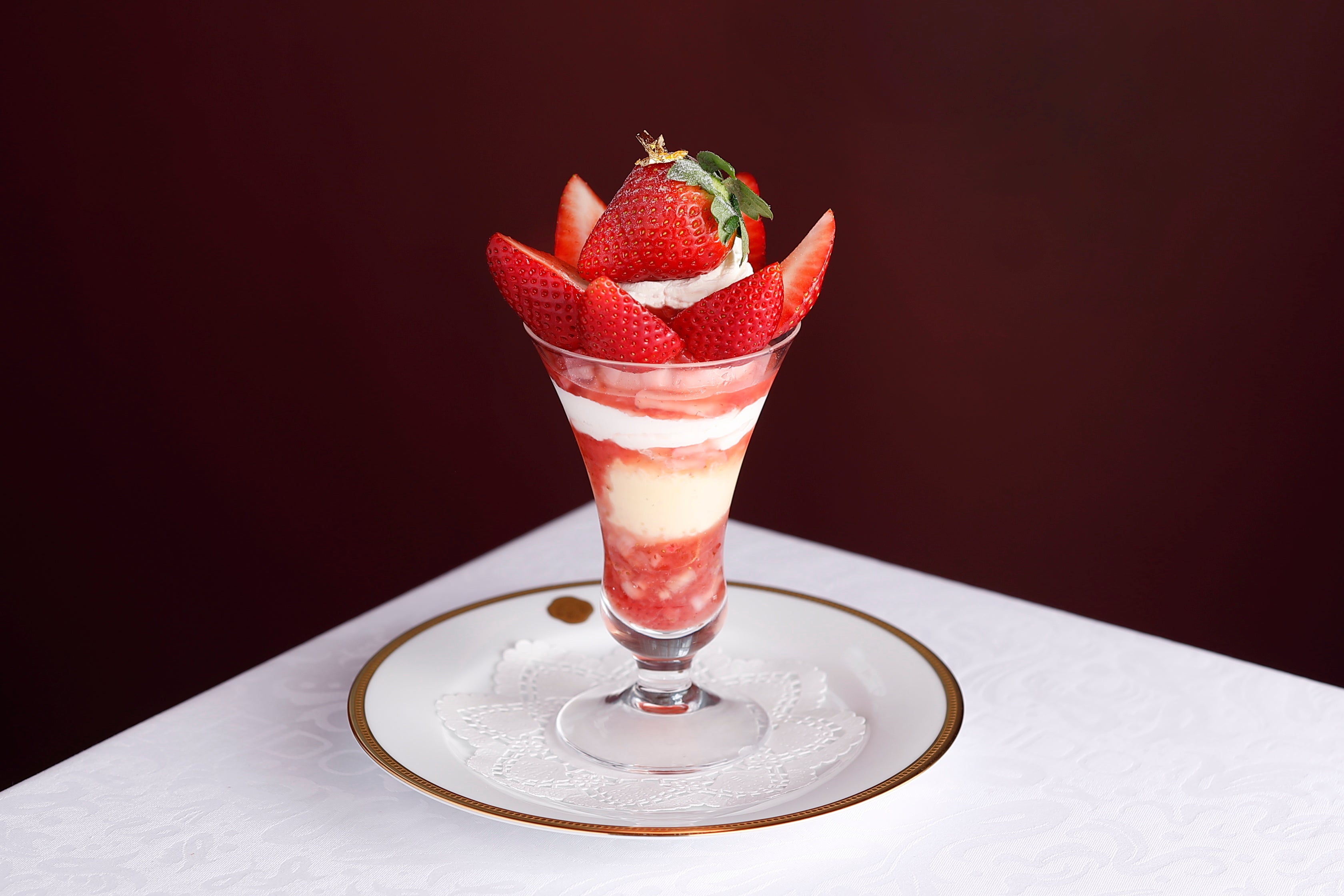 「岐阜県産“美濃娘”のプレミアムストロベリーパフェ」 3,600円（税込）