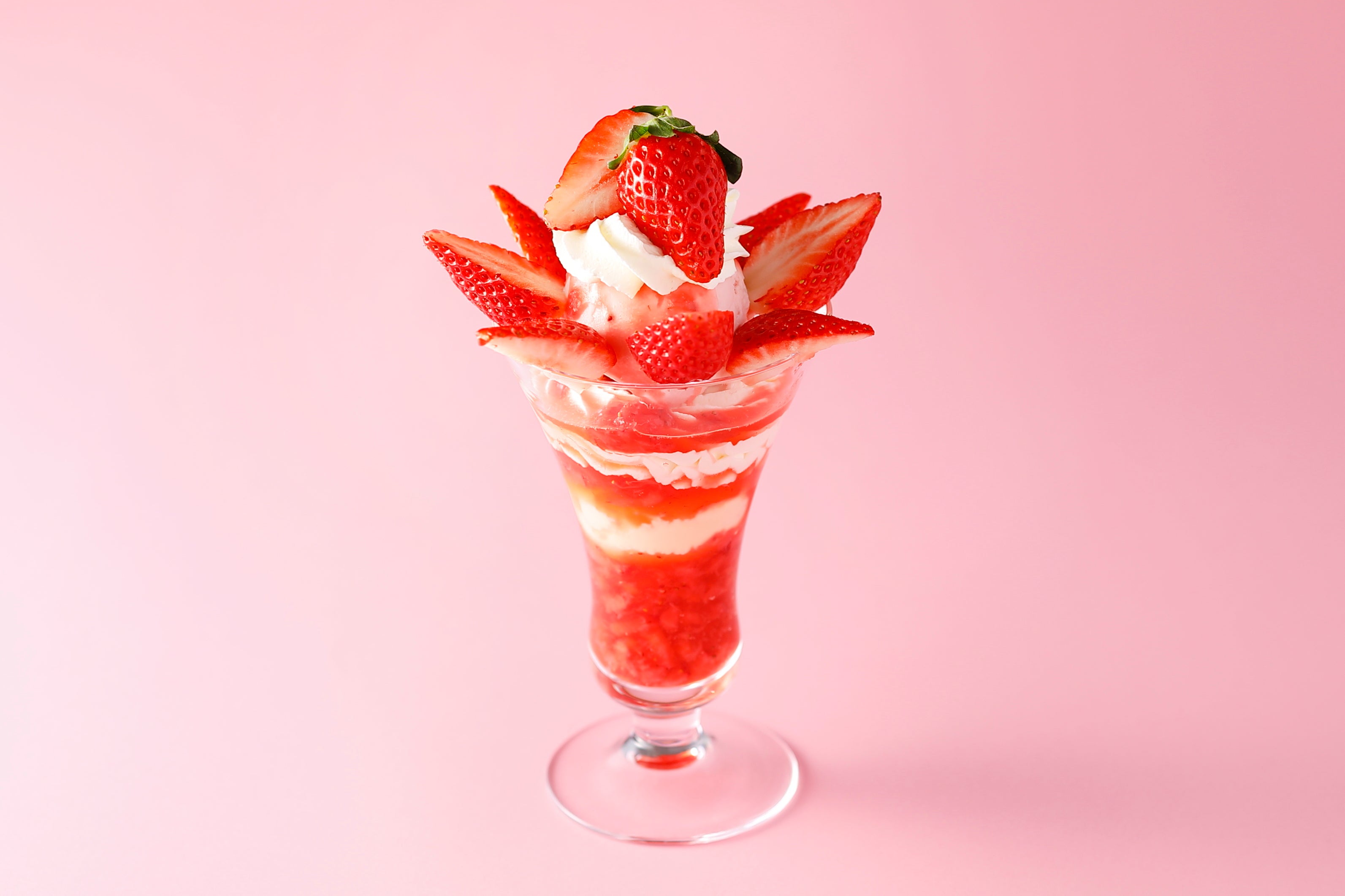 『福島県産苺“ふくはる香”のパフェ』  1,925円