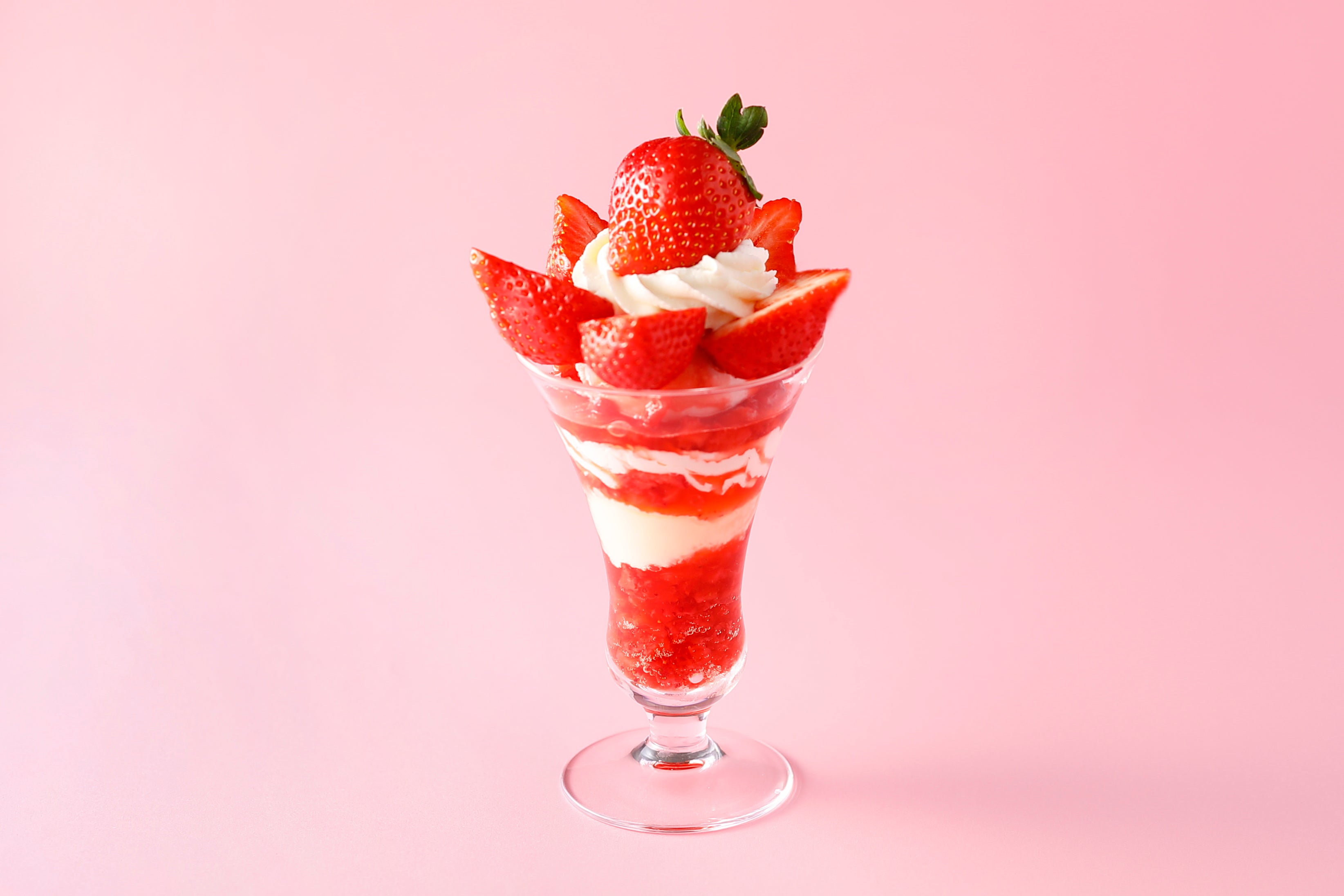 『福岡県産苺“あまおうグランデ”のパフェ』  1,925円