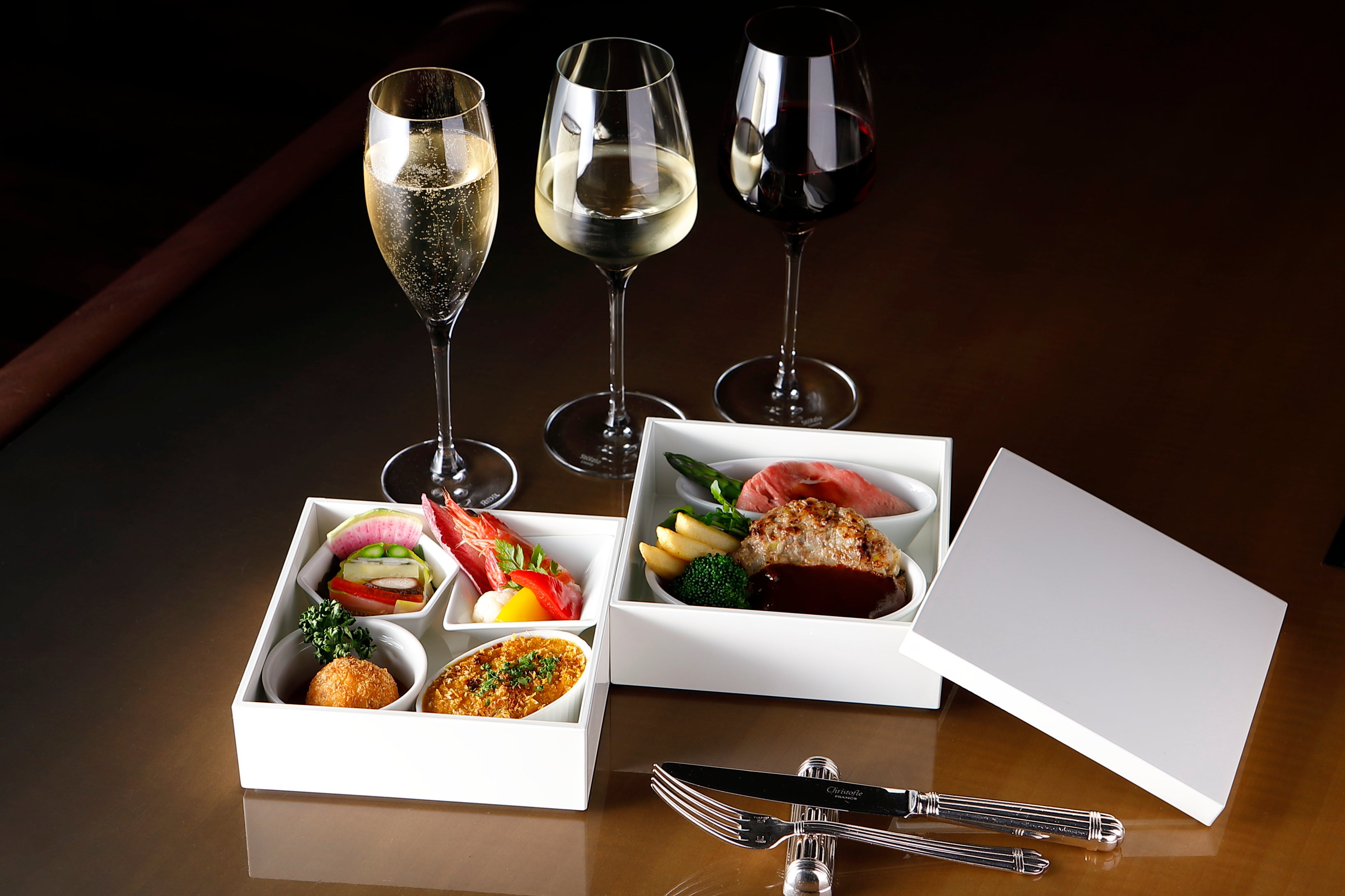 お重は春バージョンで提供いたします。※写真はイメージです。お重のメニューの一部が異なります。