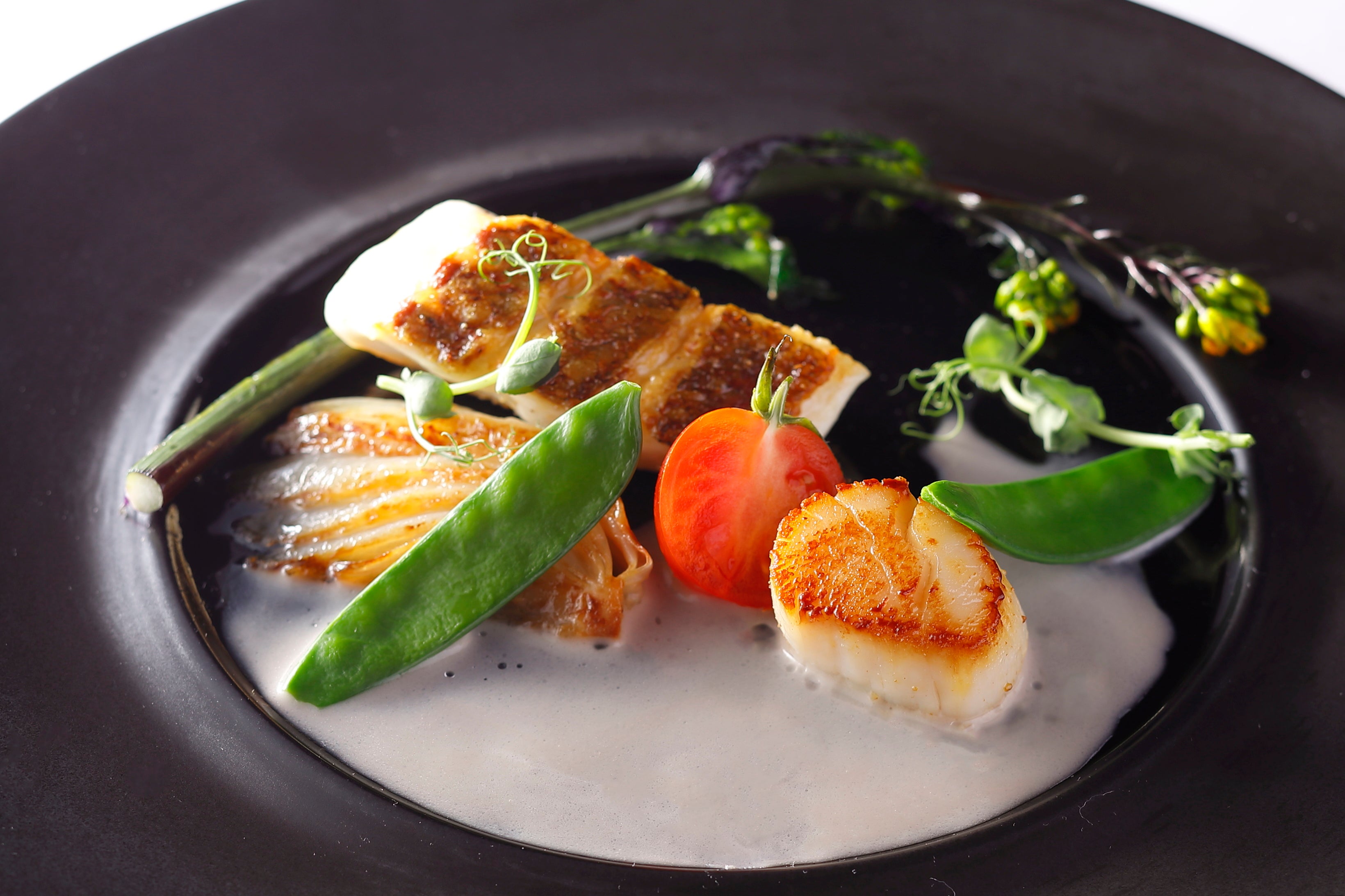 『真鯛と帆立貝のポワレ ロゼワインソース』  