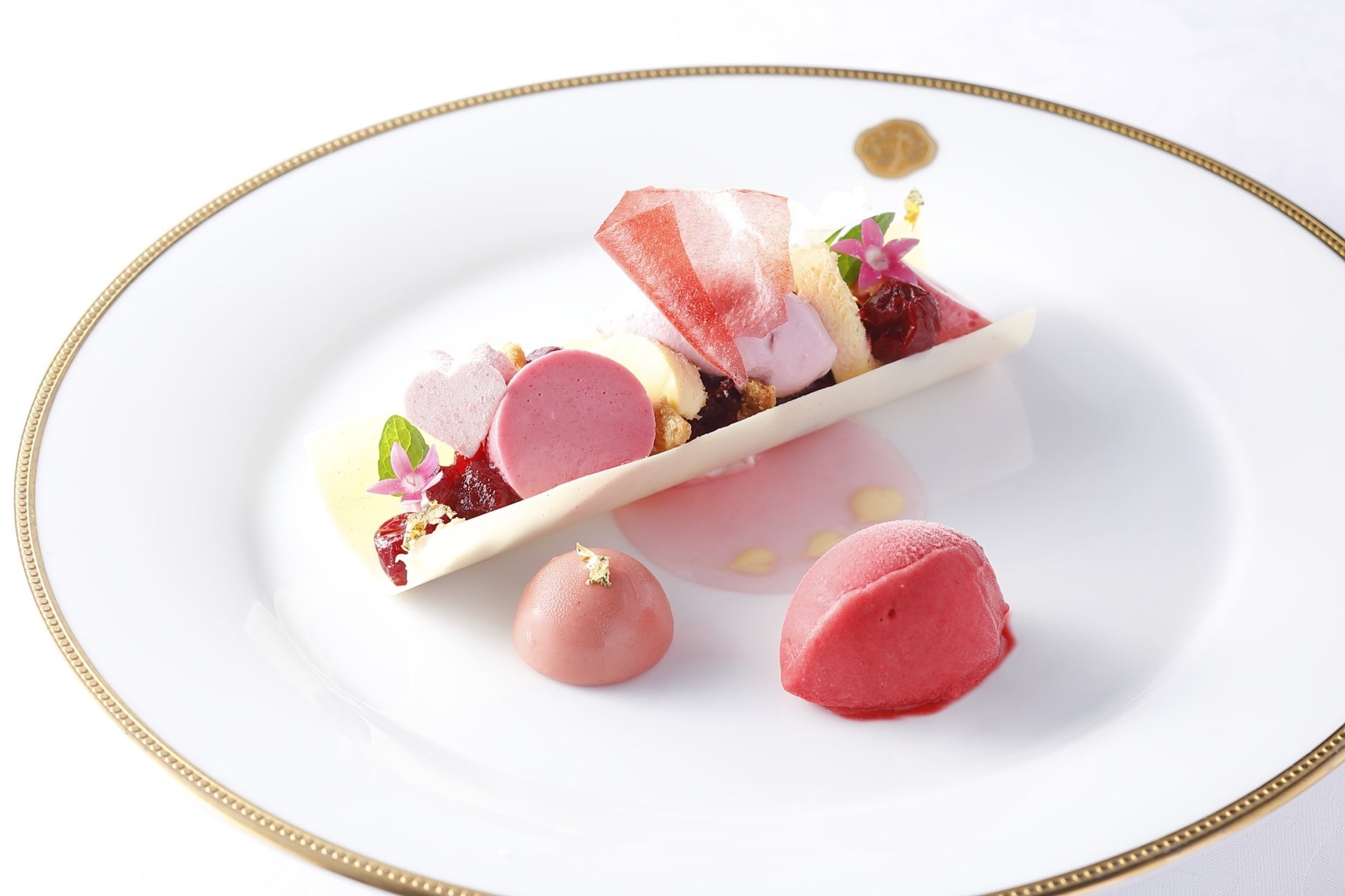 資生堂パーラー 銀座本店サロン ド カフェのおすすめデザート旬の枇杷パフェやグリオットを使ったデザートプレートが登場 株式会社 資生堂パーラーのプレスリリース 資生堂パーラー 銀座本店サロン ド カフェのおすすめデザート旬の枇杷パフェやグリオットを使ったデザートプレートが登場 株式会社 資生堂パーラーのプレスリリース