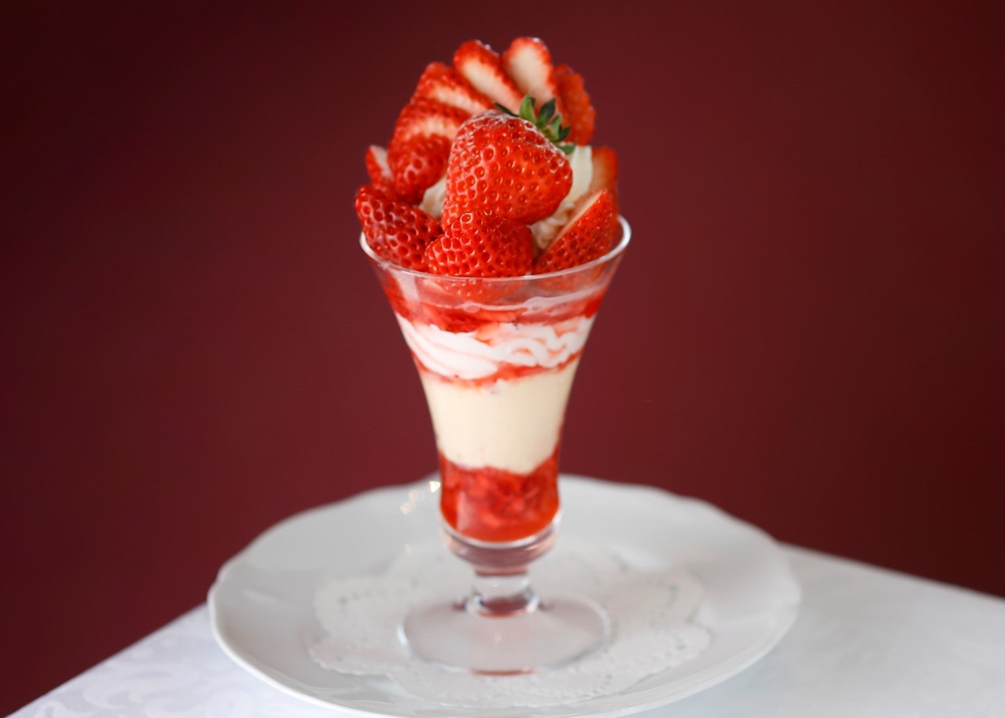 新潟県 新発田市産“越後姫”のスペシャルストロベリーパフェ