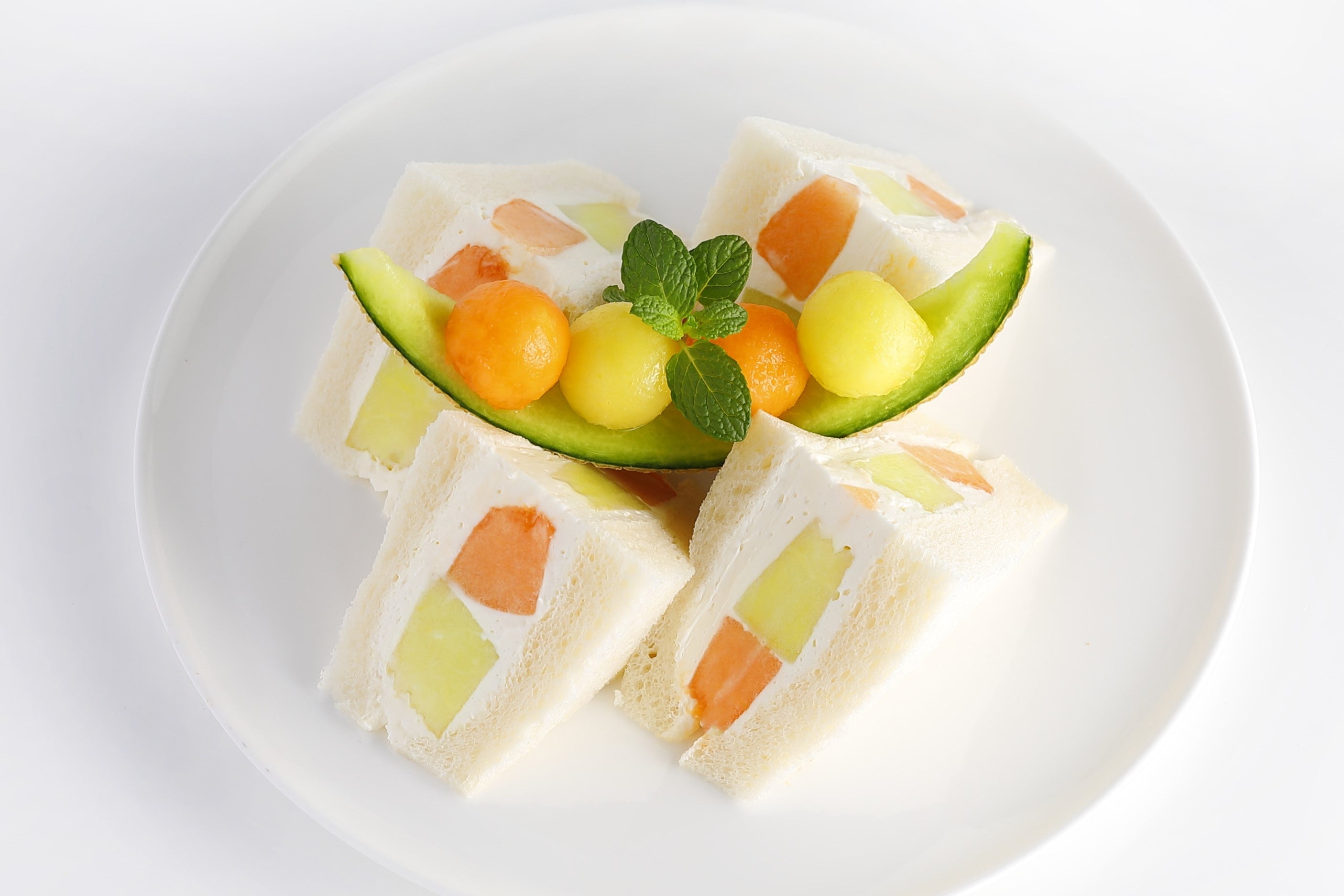 『静岡県産マスクメロンとアールスメロンのフルーツサンドウィッチ』