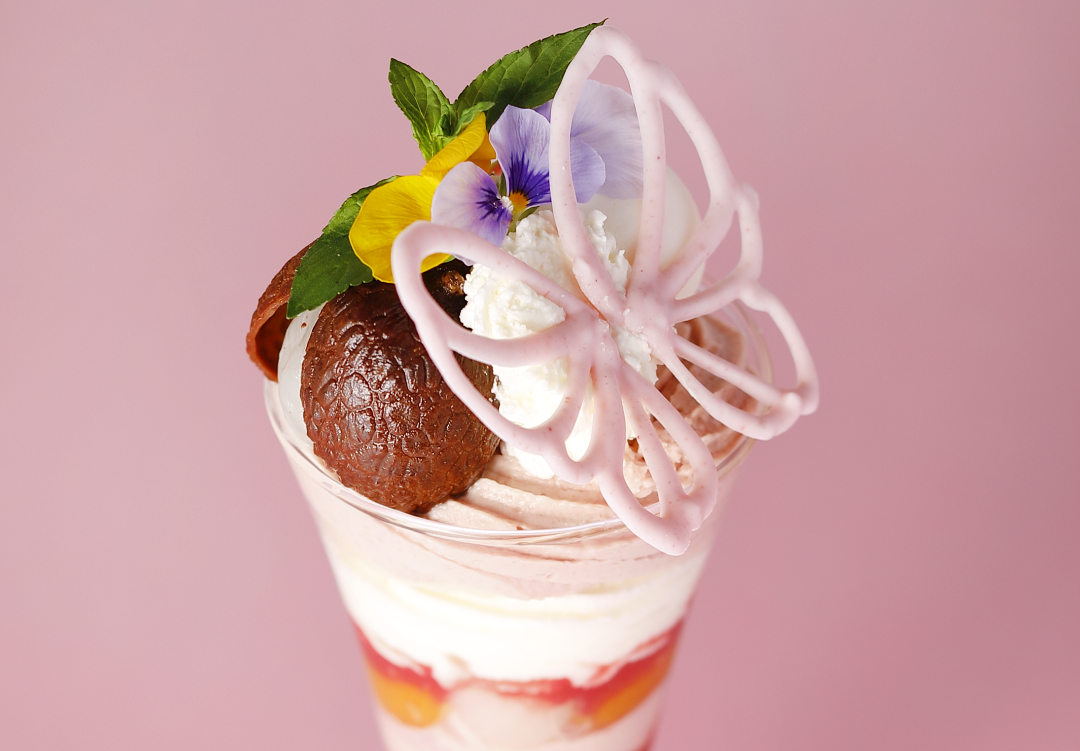 ライチシャーベットとジャスミンのオリエンタルな香りと鮮やかなデコレーション