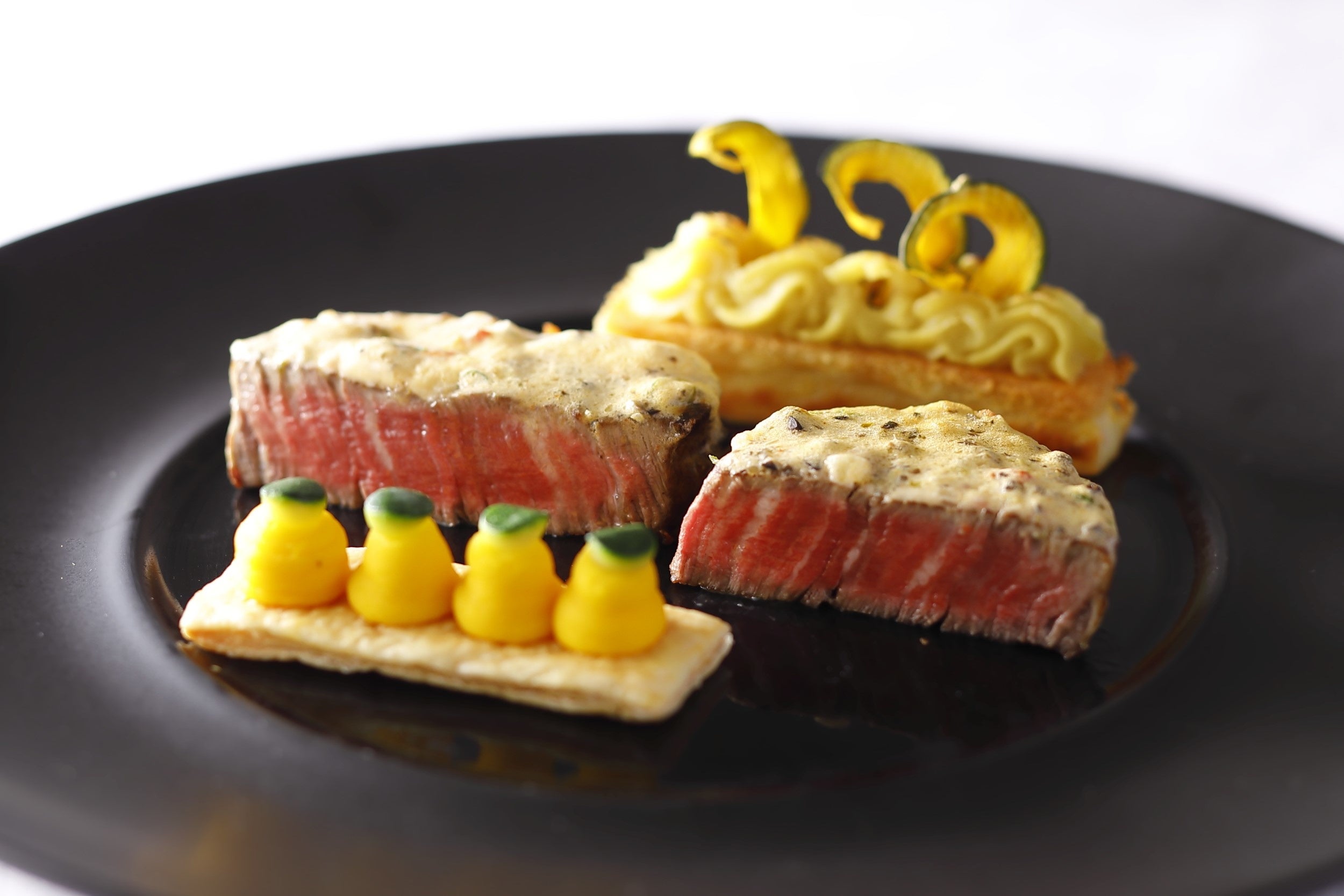 博多和牛ランプ肉のポワレ “カフェ・ド・パリ”