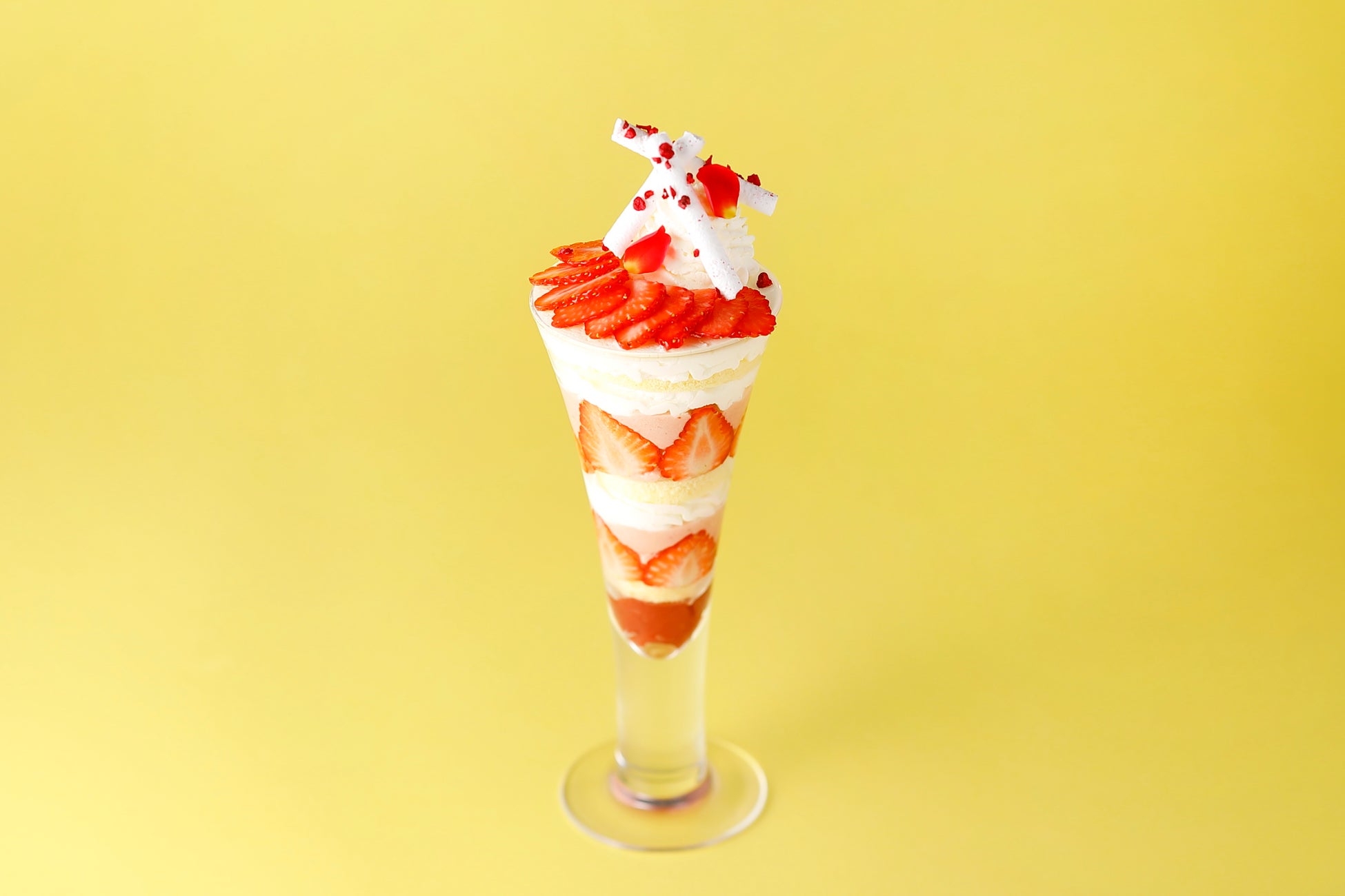 自由が丘店オリジナル『夏いちごのショートケーキパフェ』