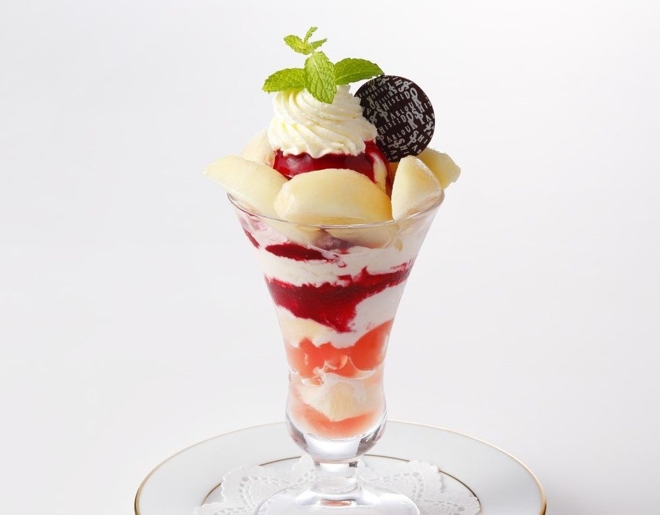 『和歌山県産“あら川の桃”のパフェ』