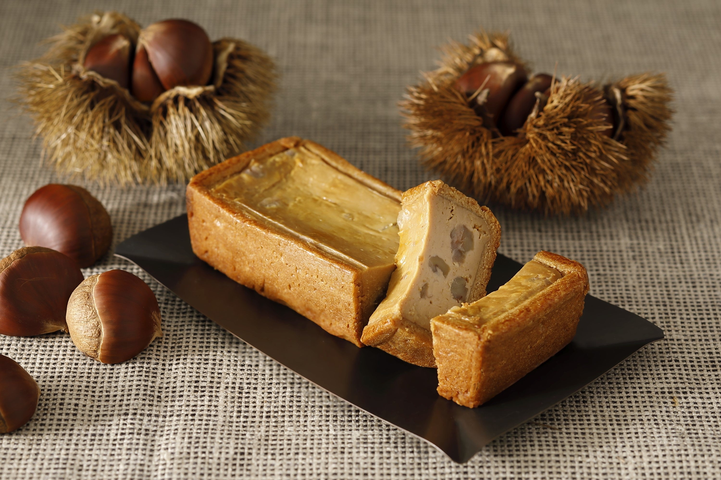 穏やかな秋のティータイムを贅沢に彩ります。