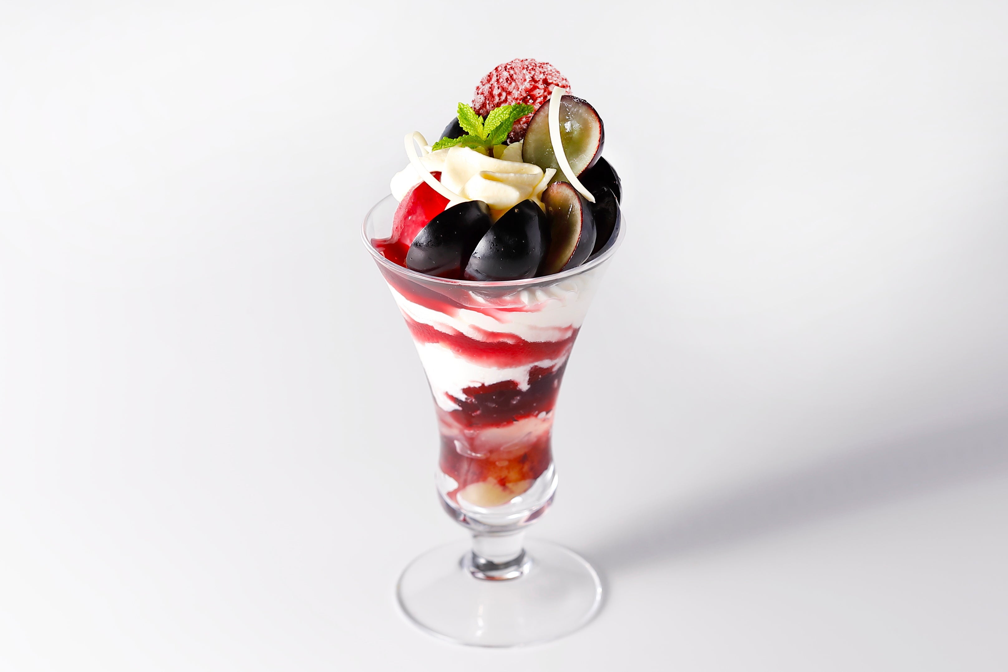 長野県産“ナガノパープル”のパフェ