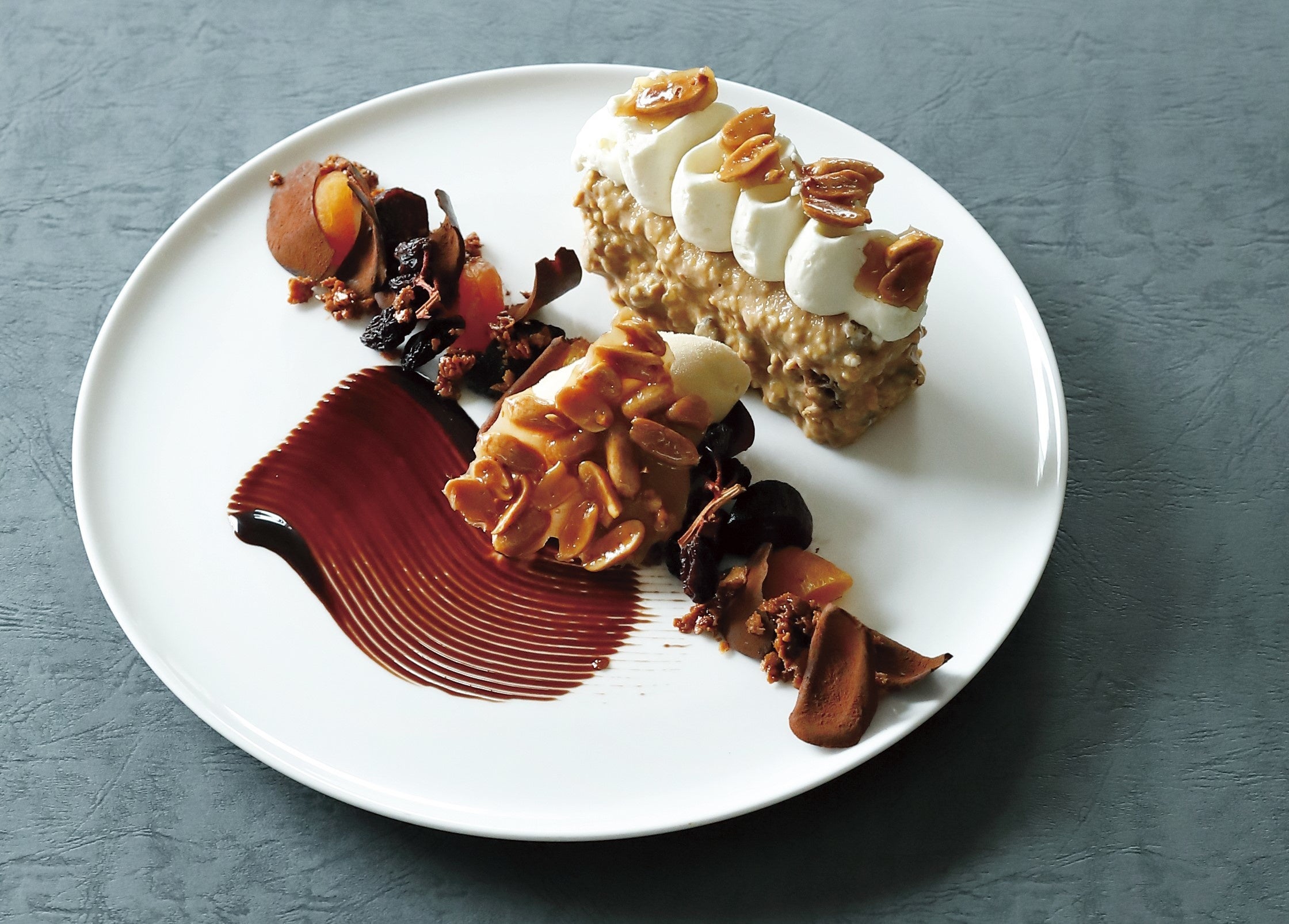 『プラリネのクリームとピーナッツのヌガーティーヌ』