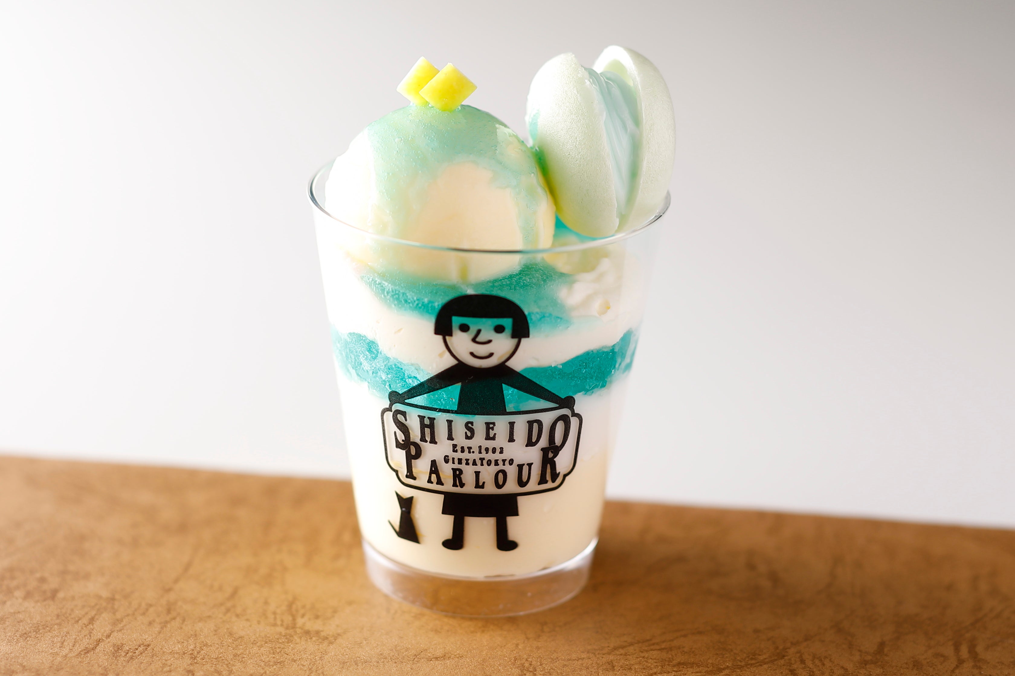 おさんぽパフェ”新橋色”