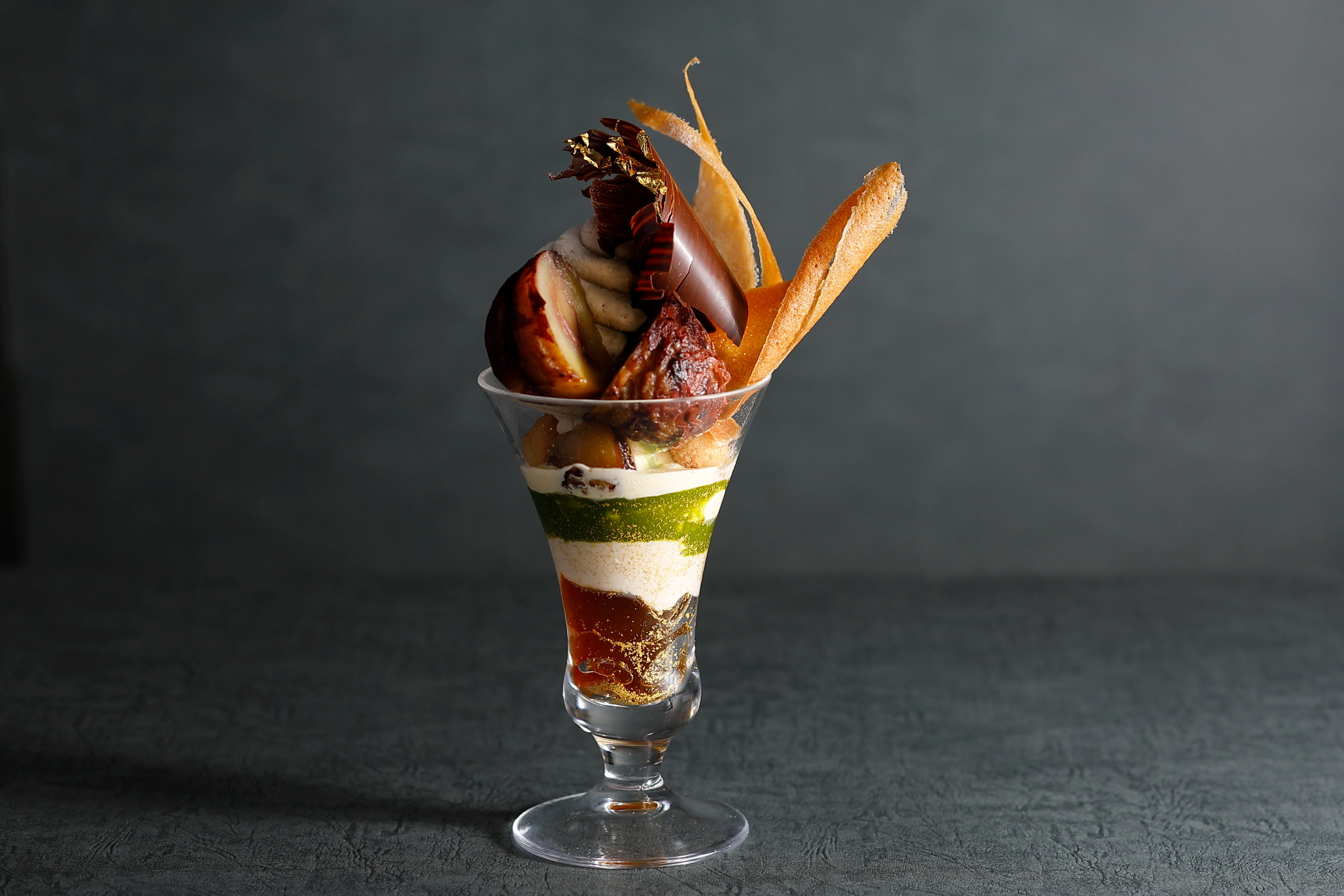 ほうじ茶と玄米茶を組み合わせた和風テイストなパフェ