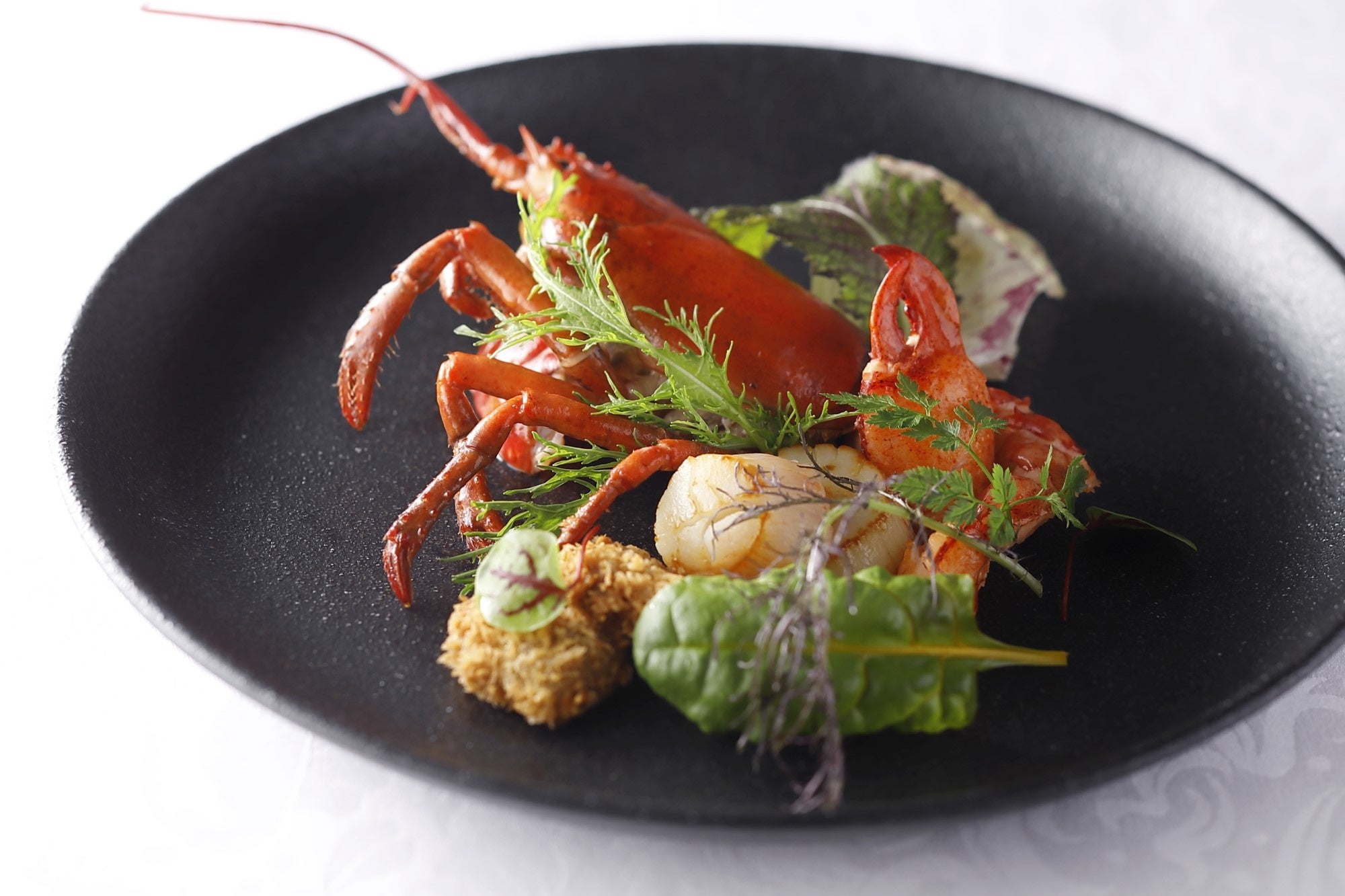 カナダ産　オマール海老と帆立貝のポワレ　ポルチーニ茸のクリームソース　(＋￥1,500）