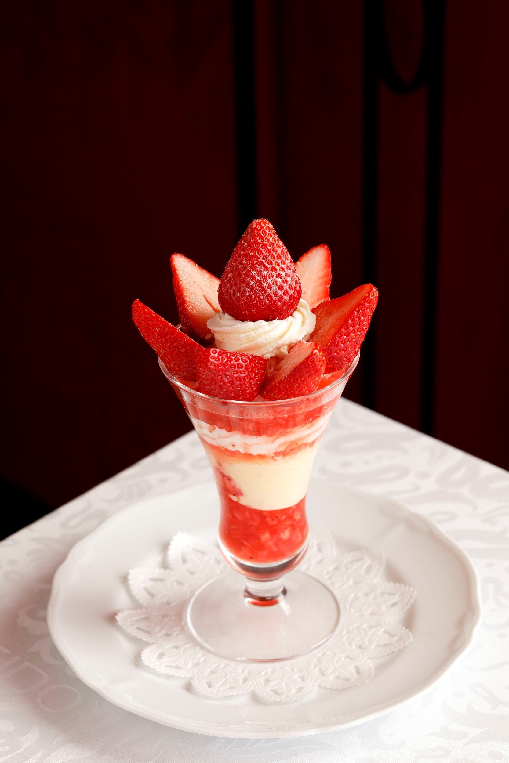 岐阜県産“濃姫”のストロベリーパフェ