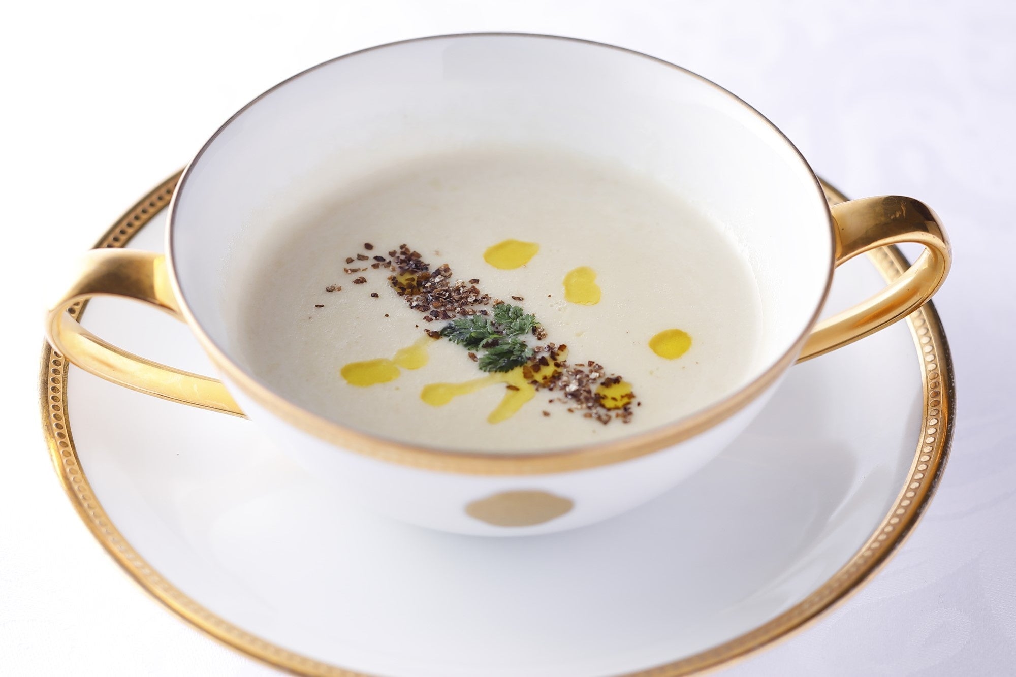 春の味覚　新牛蒡と新玉葱の温製クリームスープ