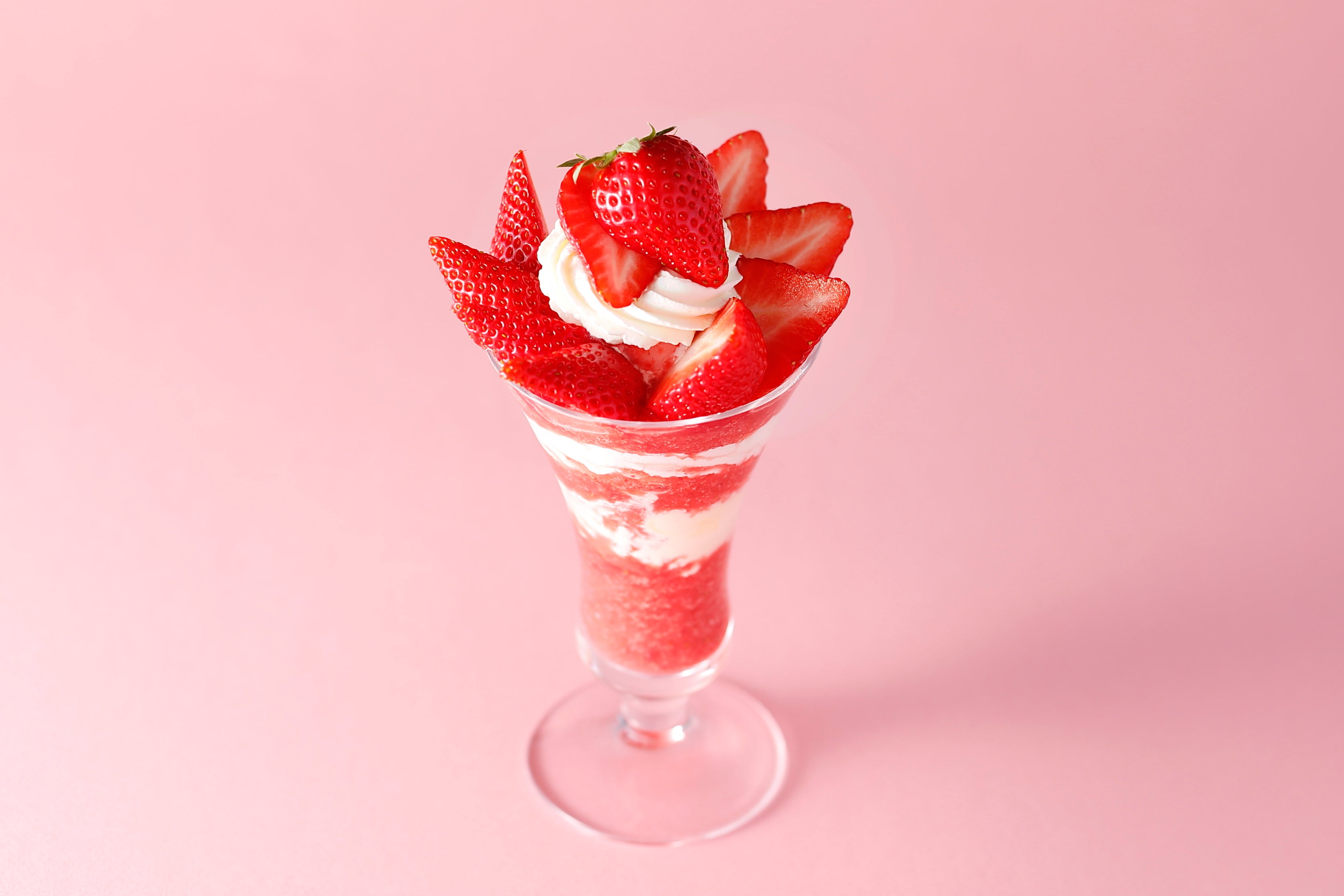 『宮崎県産ひなたいちご園“ベリーポップすず”のパフェ』