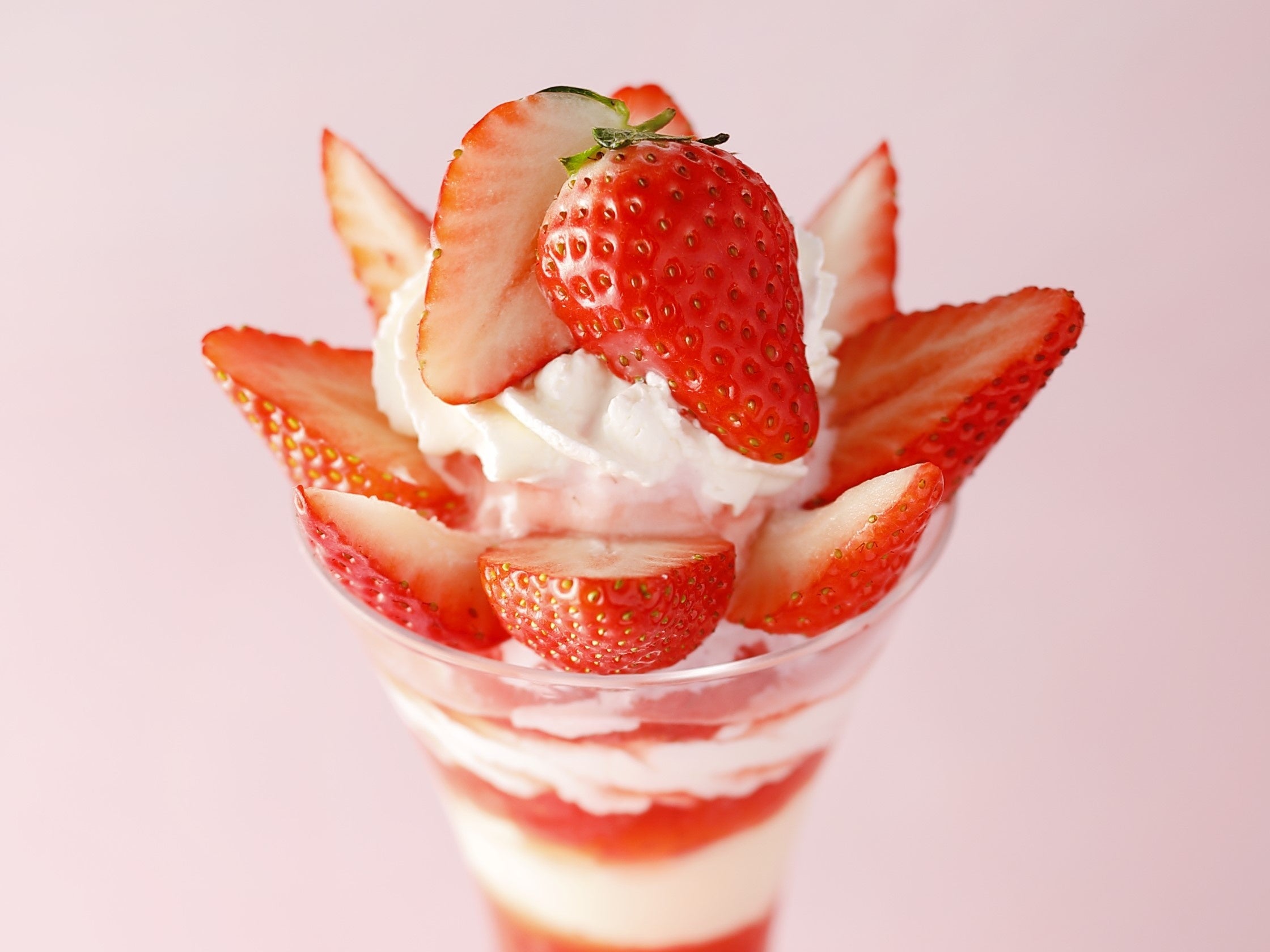 和歌山県の民芸品「紀州てまり」のようにかわいらしく、皆に愛される苺になるようにと願いを込めて命名された和歌山県産のオリジナル品種です。