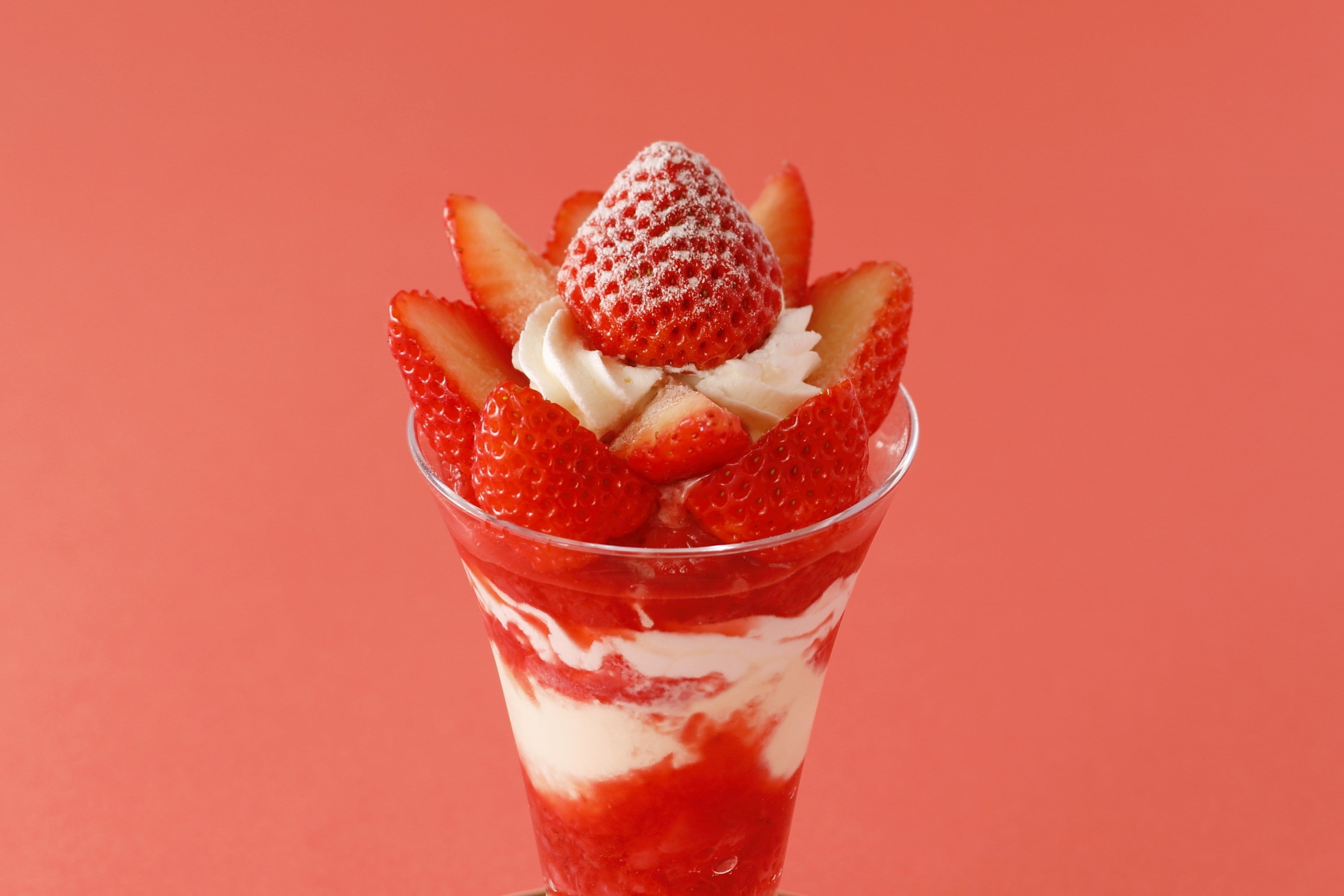 香川県産苺 “さぬきひめ”のパフェ