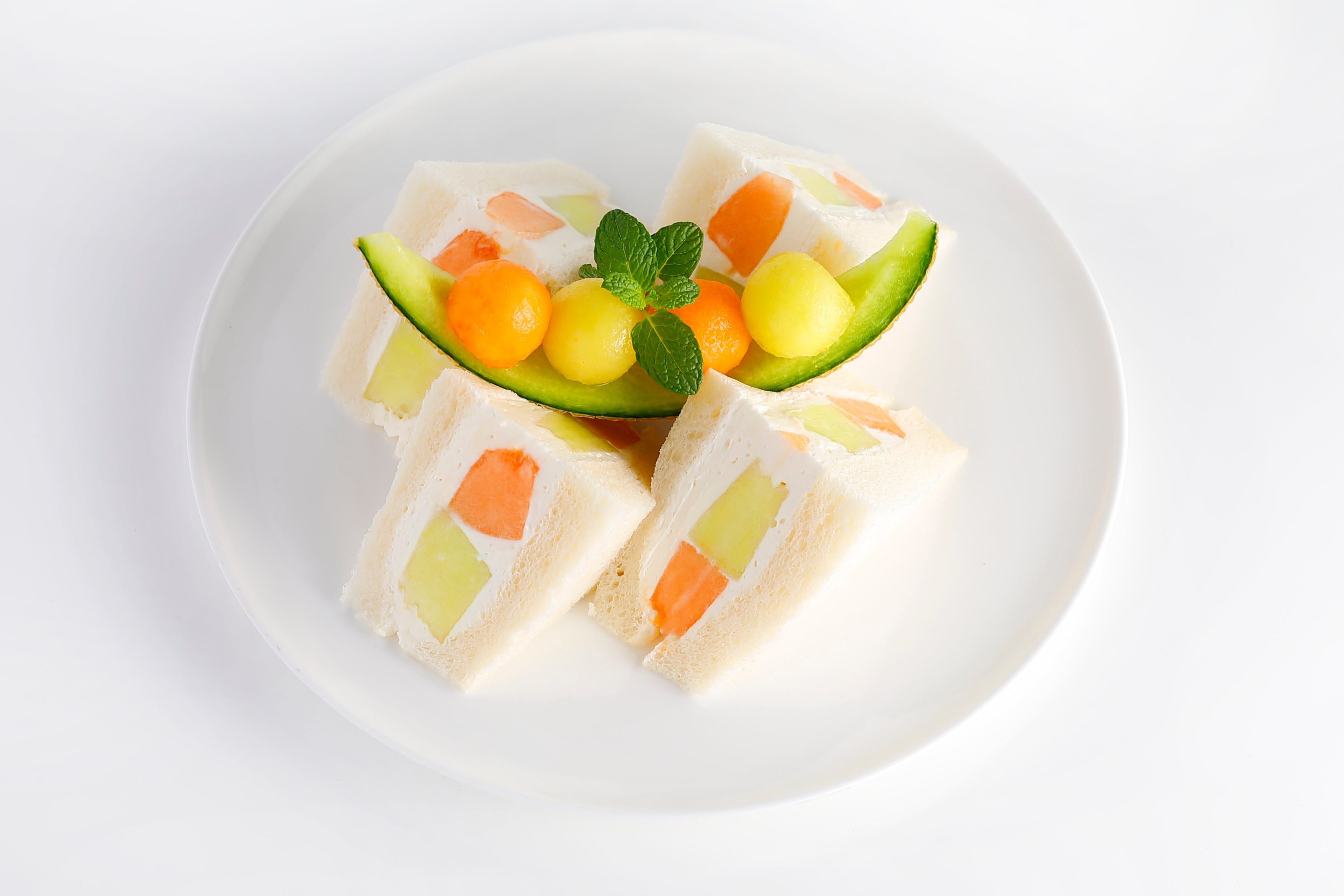 『静岡県産マスクメロンとアールスメロンのフルーツサンドウィッチ』