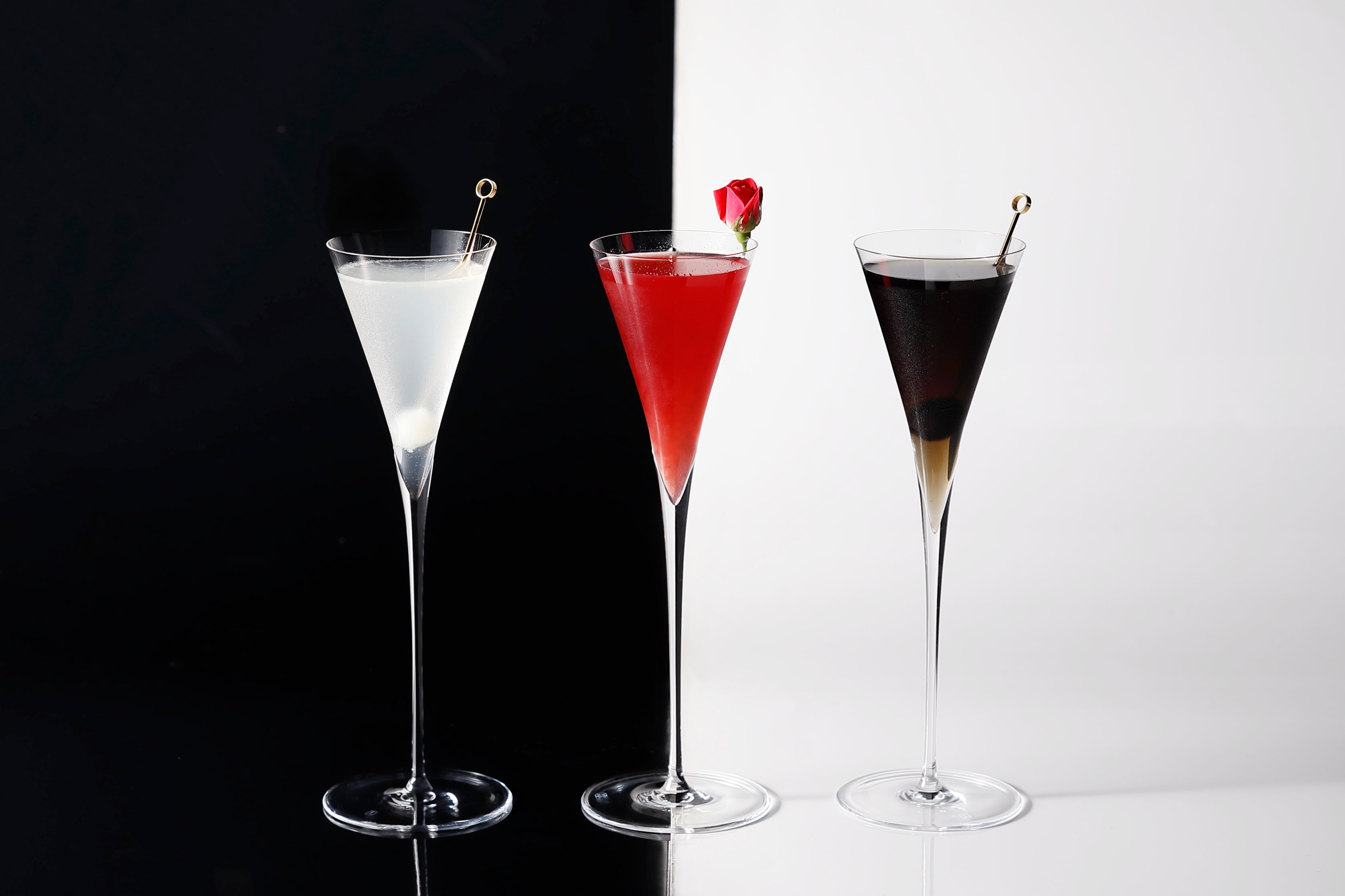 資生堂ギャラリーとのコラボレーションスペシャルカクテル『それは 白 か？　それは 黒 か？　それは あいだ』